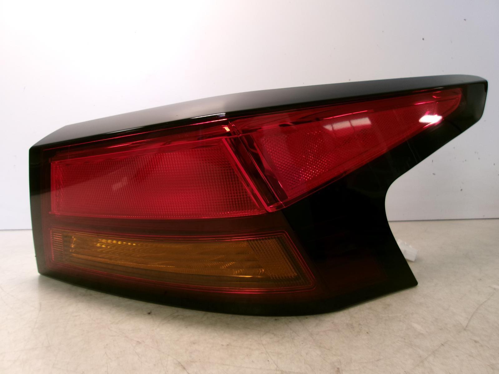 2019 - 2023 Nissan Altima Passenger Rh Outer Quarter Panel Tail Light OEM