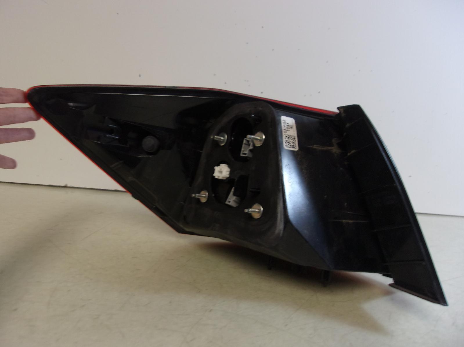 2016 2017 Honda Accord Sedan Passenger Rh Quarter Panel Tail Light OEM