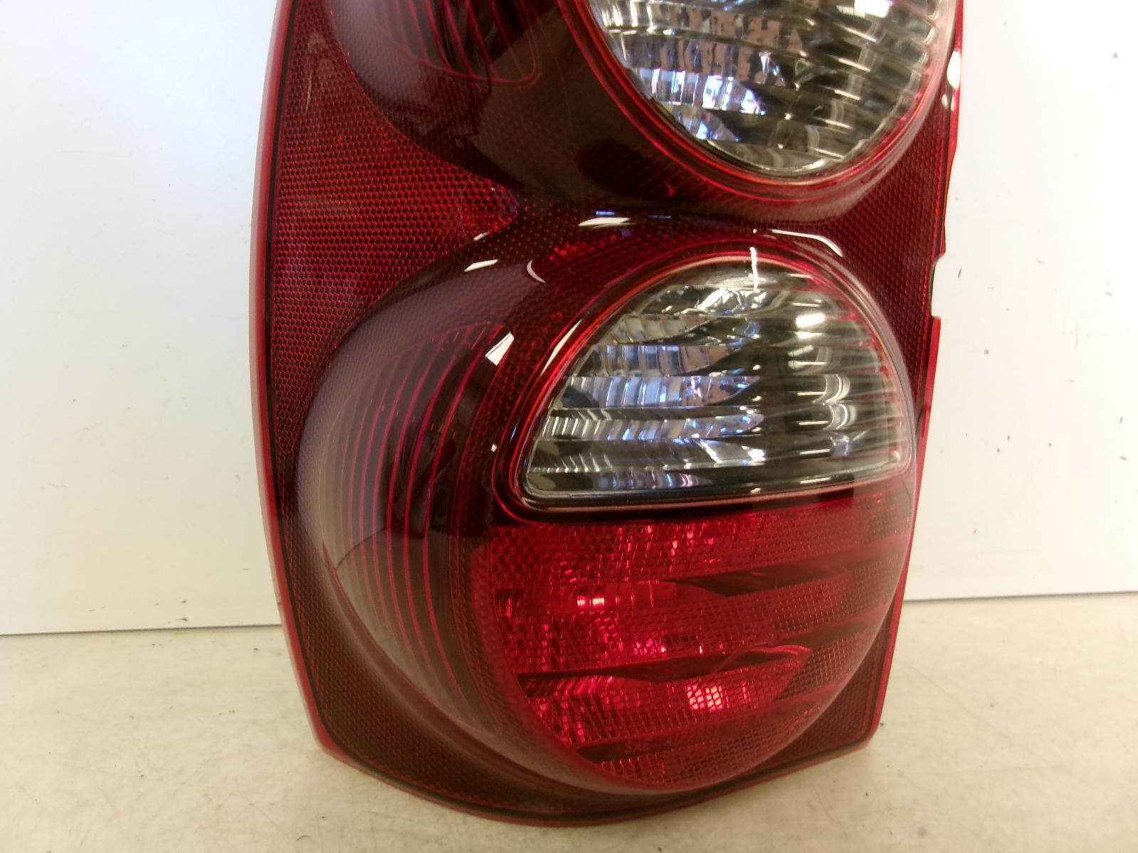 2005 2006 Jeep Liberty Driver Lh Outer Quarter Panel Tail Light OEM