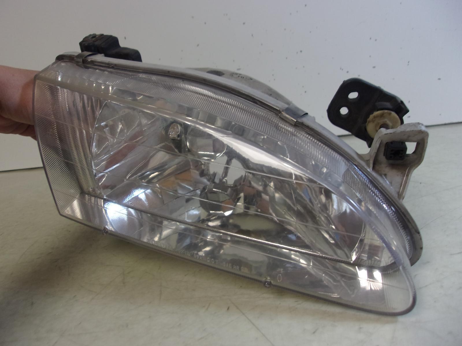 1998 1999 2000 Toyota Corolla Passenger RH Halogen Headlight OEM