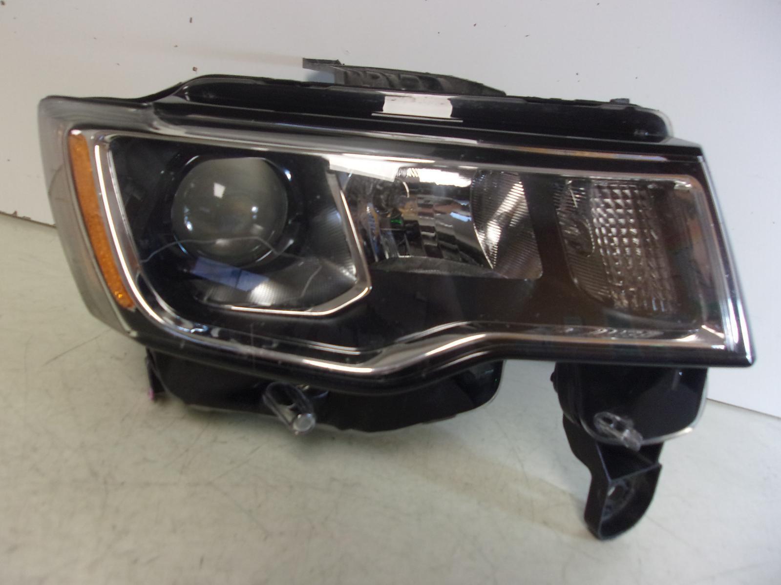 2017 - 2022 Jeep Grand Cherokee Passenger RH Halogen Headlight OEM