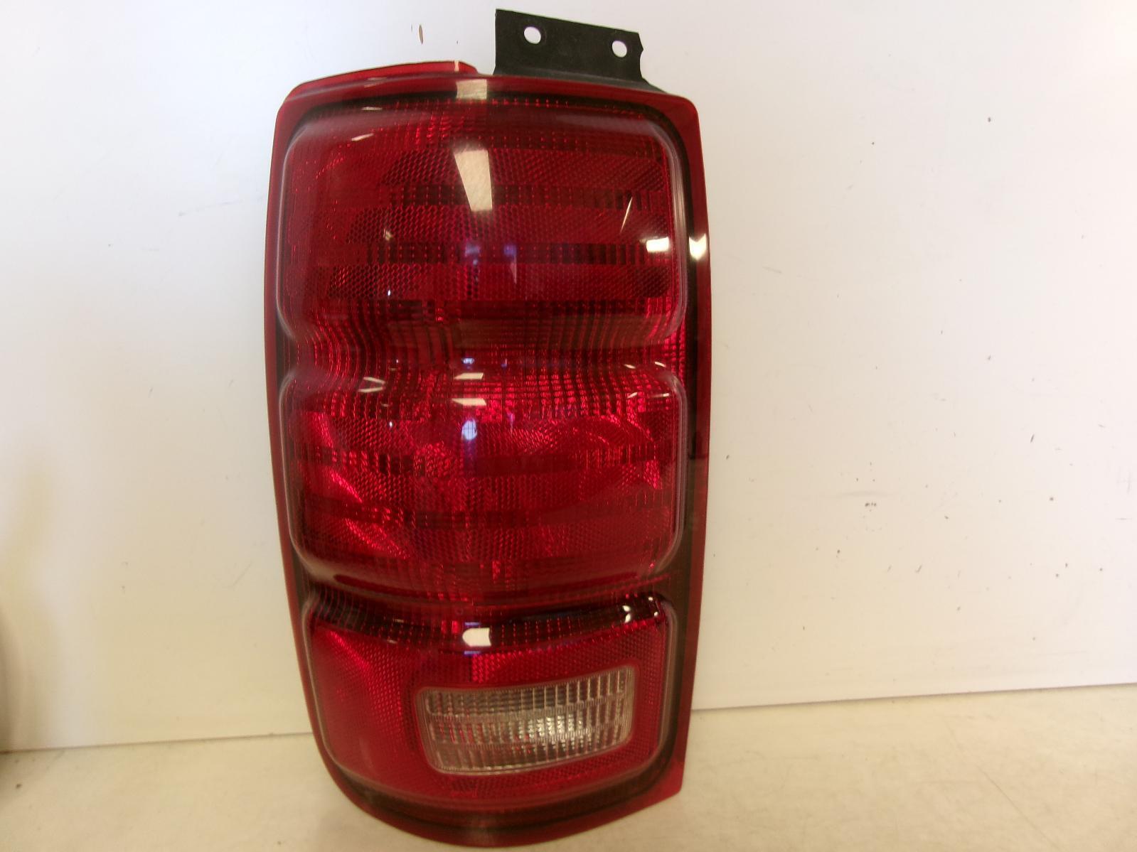 1998 1999 2000 2001 2002 Ford Expedition Driver Lh Outer Tail Light OEM