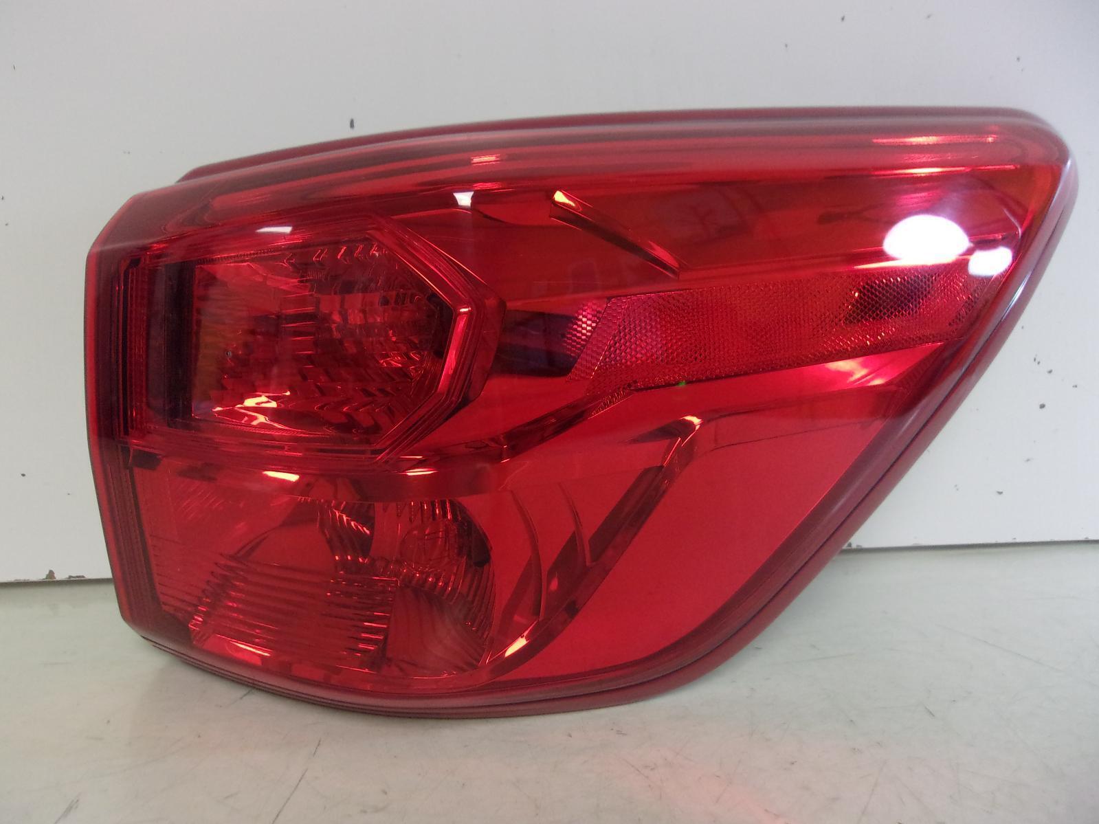 2017 2018 2019 2020 Nissan Pathfinder Passenger RH Incandescent Tail Light OEM