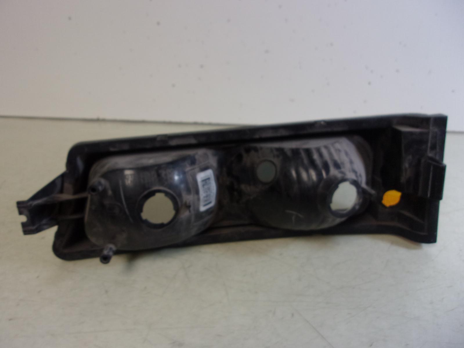 2003-2007 Chevrolet Silverado / Avalanche Passenger RH Park Lamp Turn Signal OEM