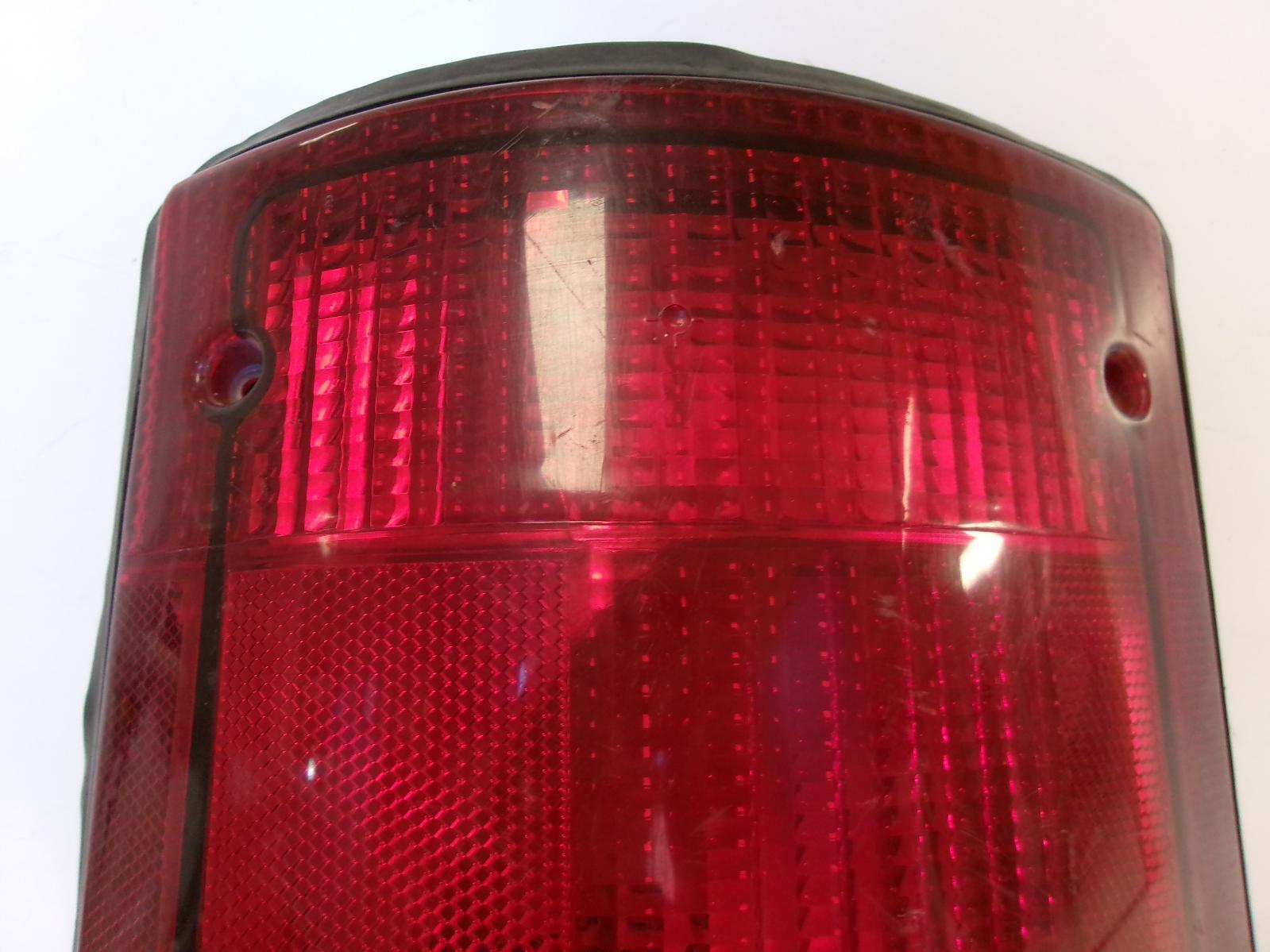 FORD FORD E250 VAN L Taillight L. 95 96 97 98 99 00 01 02 03 04