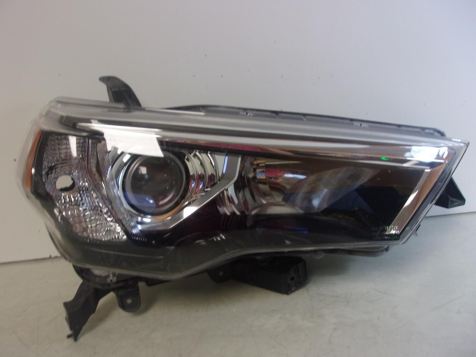 2014 - 2020 Toyota 4 Runner Passenger Rh Halogen Headlight OEM