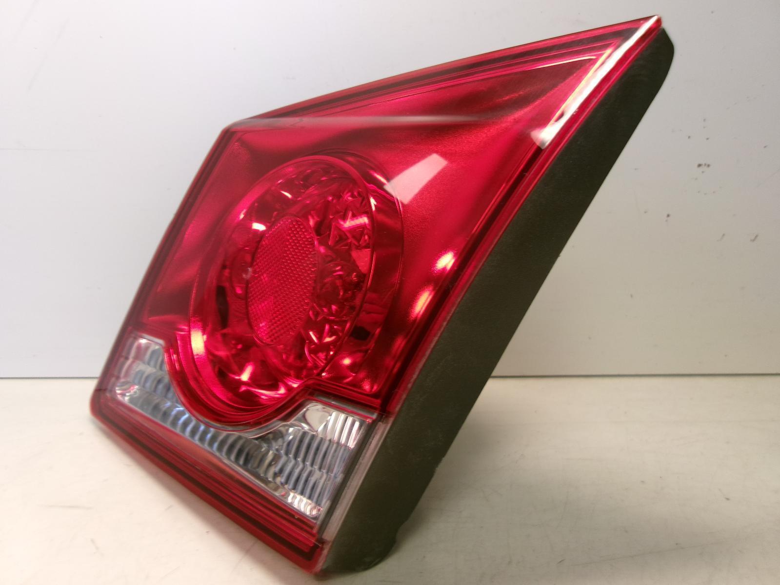 2011 2012 2013 2014 2015 Chevrolet Cruze Passenger Rh Inner Lid Tail Light OEM