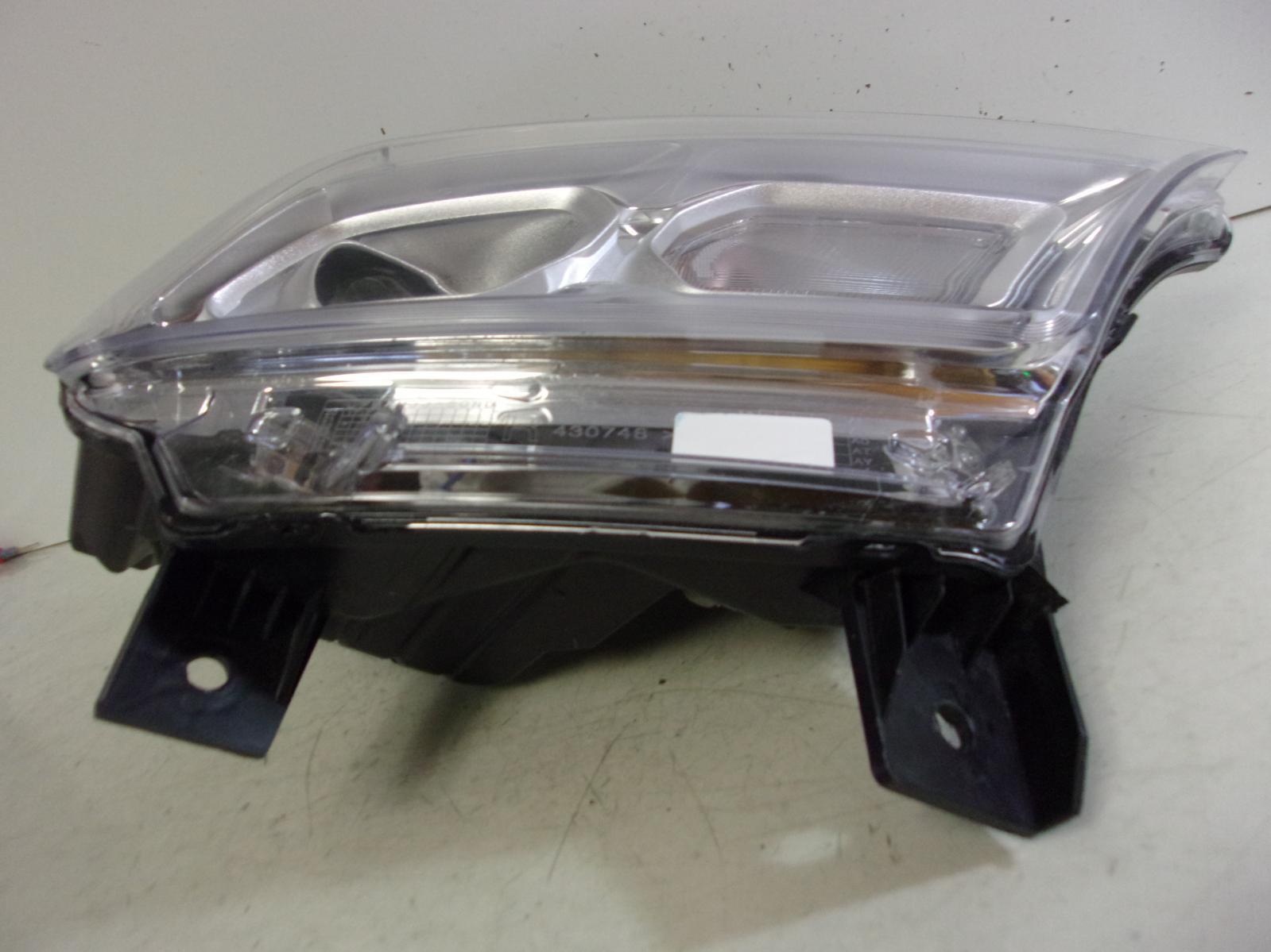 2021 2022 2023 Dodge Durango Passenger Rh Led Headlight W/ Chrome Trim OEM