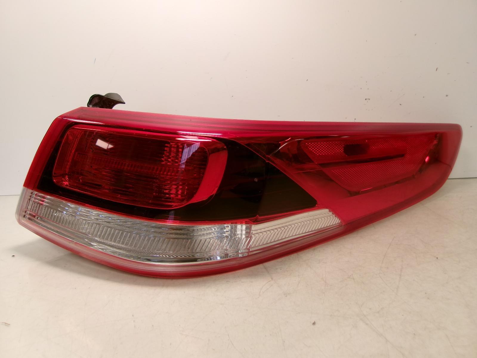 2016 - 2020 Kia Optima Passenger RH Incandescent Quarter Panel Tail Light OEM