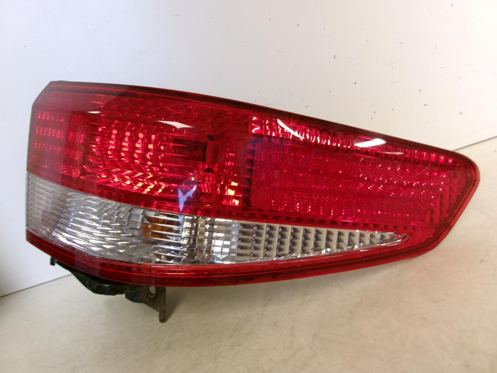 2003 2004 Honda Accord Passenger Rh Outer Quarter Panel Tail Light OEM