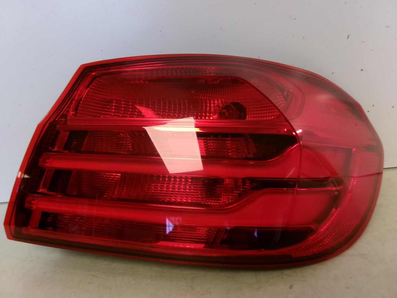 2014 2015 2016 BMW 428i Passenger Rh Outer Quarter Panel Tail Light OEM