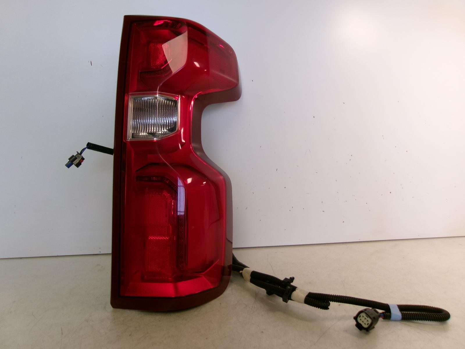 2020 2021 2022 2023 Chevrolet Silverado 2500 Passenger Rh Led Tail Light OEM