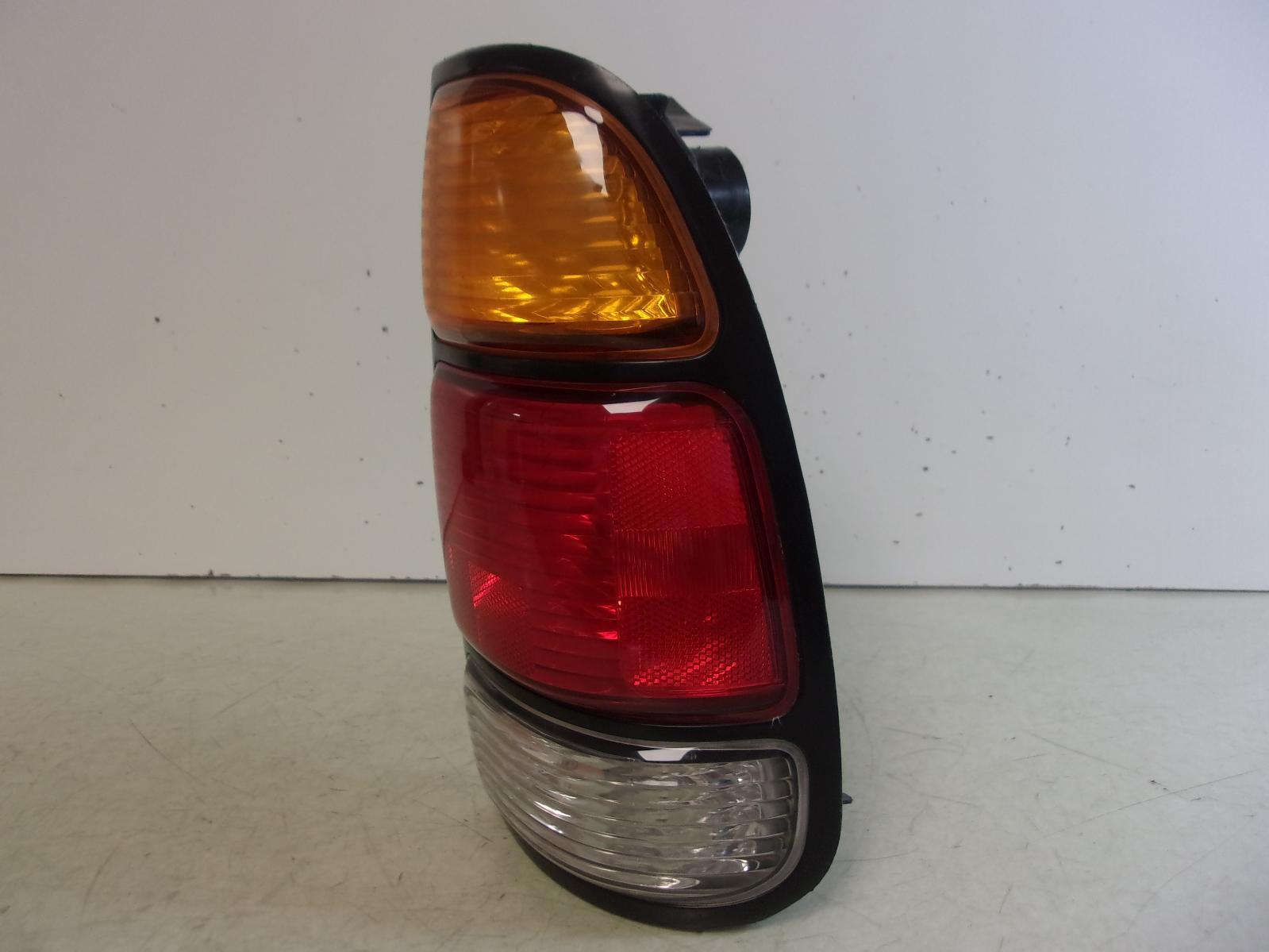 2000 2001 2002 2003 2004 Toyota Tundar Passenger RH Tail Light OEM