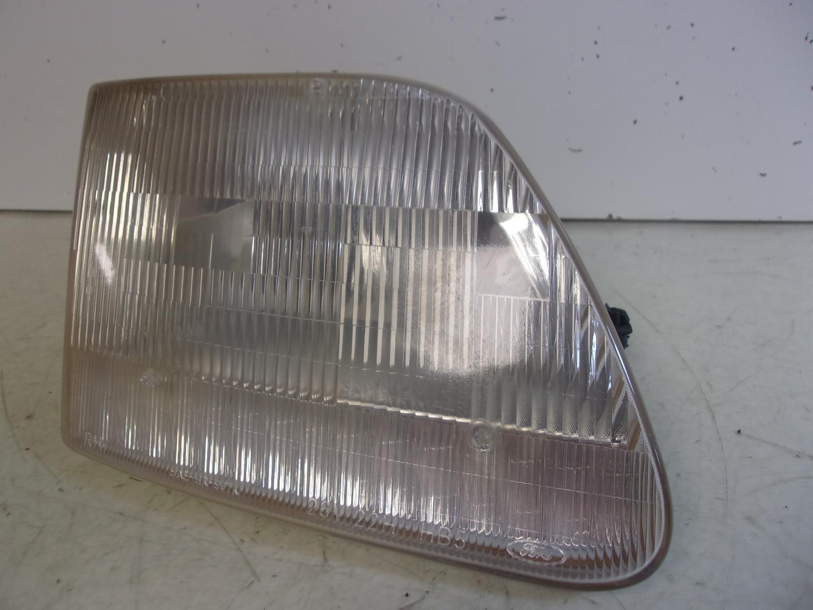 1997-2002 Ford Expedition 1997-2004 F150 1997-1999 F250 RH Headlight OEM