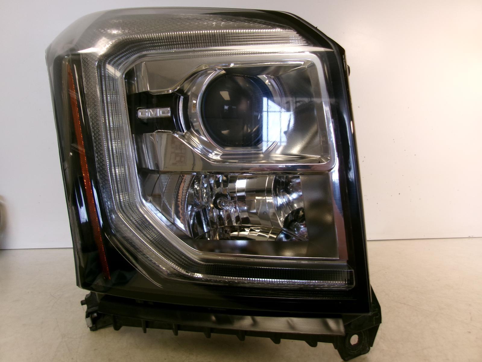 2018 2019 GMC Yukon 1500 Passenger RH Halogen Headlight W/ LED OEM