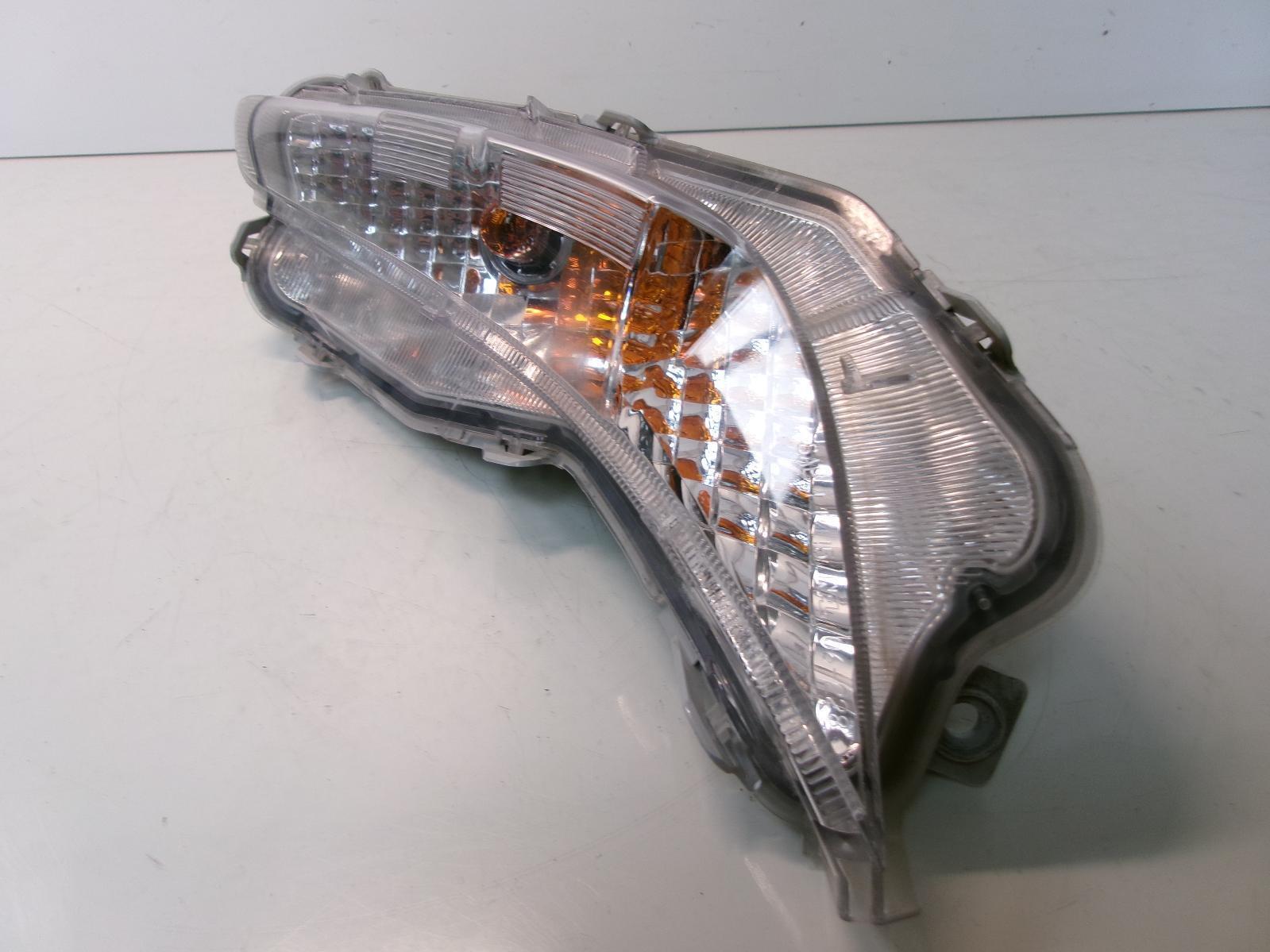 2015 2016 2017 Toyota Camry Passenger Rh Incandescent Turn Signal Light OEM