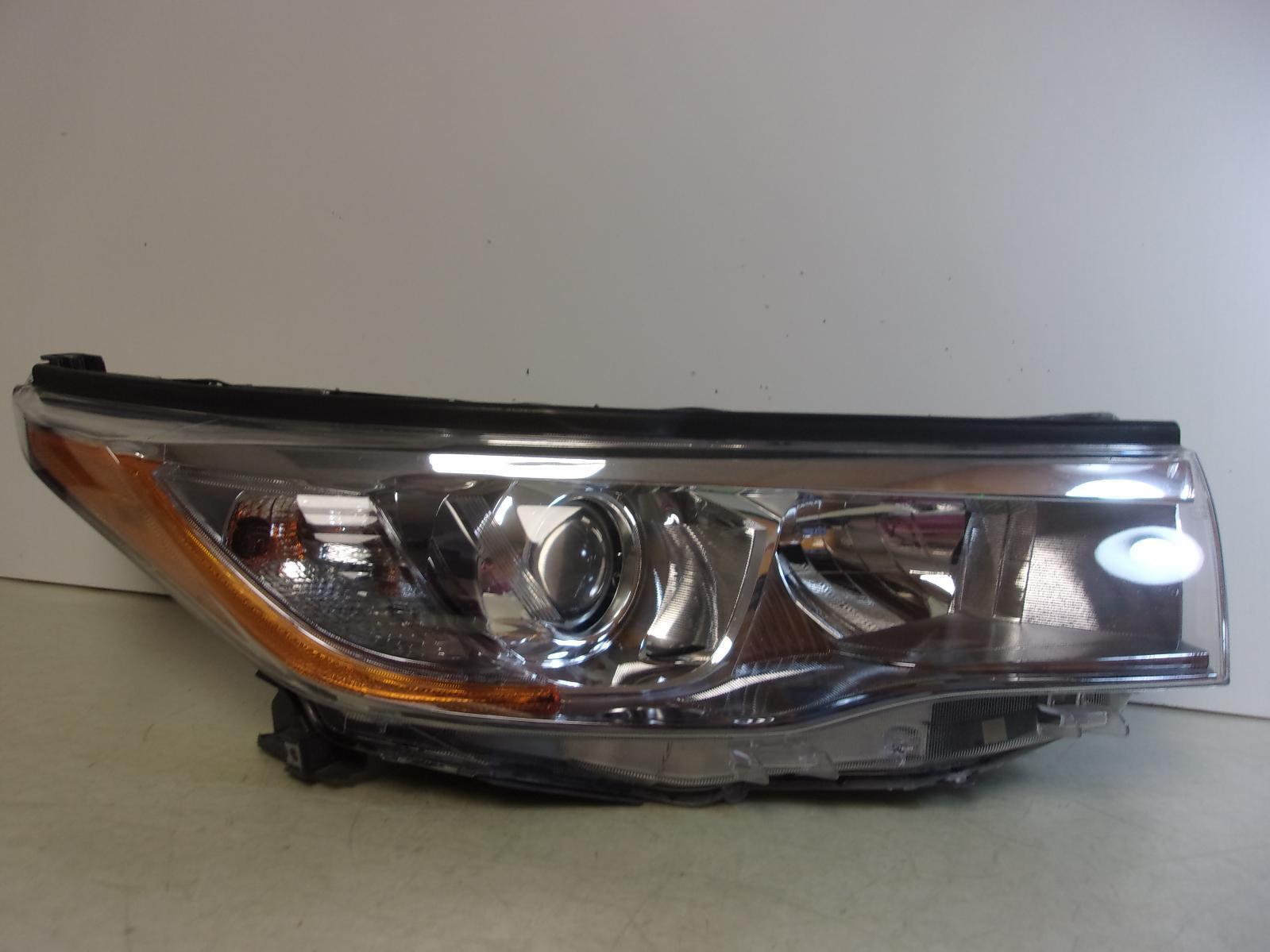 2014 2015 2016 Toyota Highlander Limited Passenger RH Halogen Headlight OEM