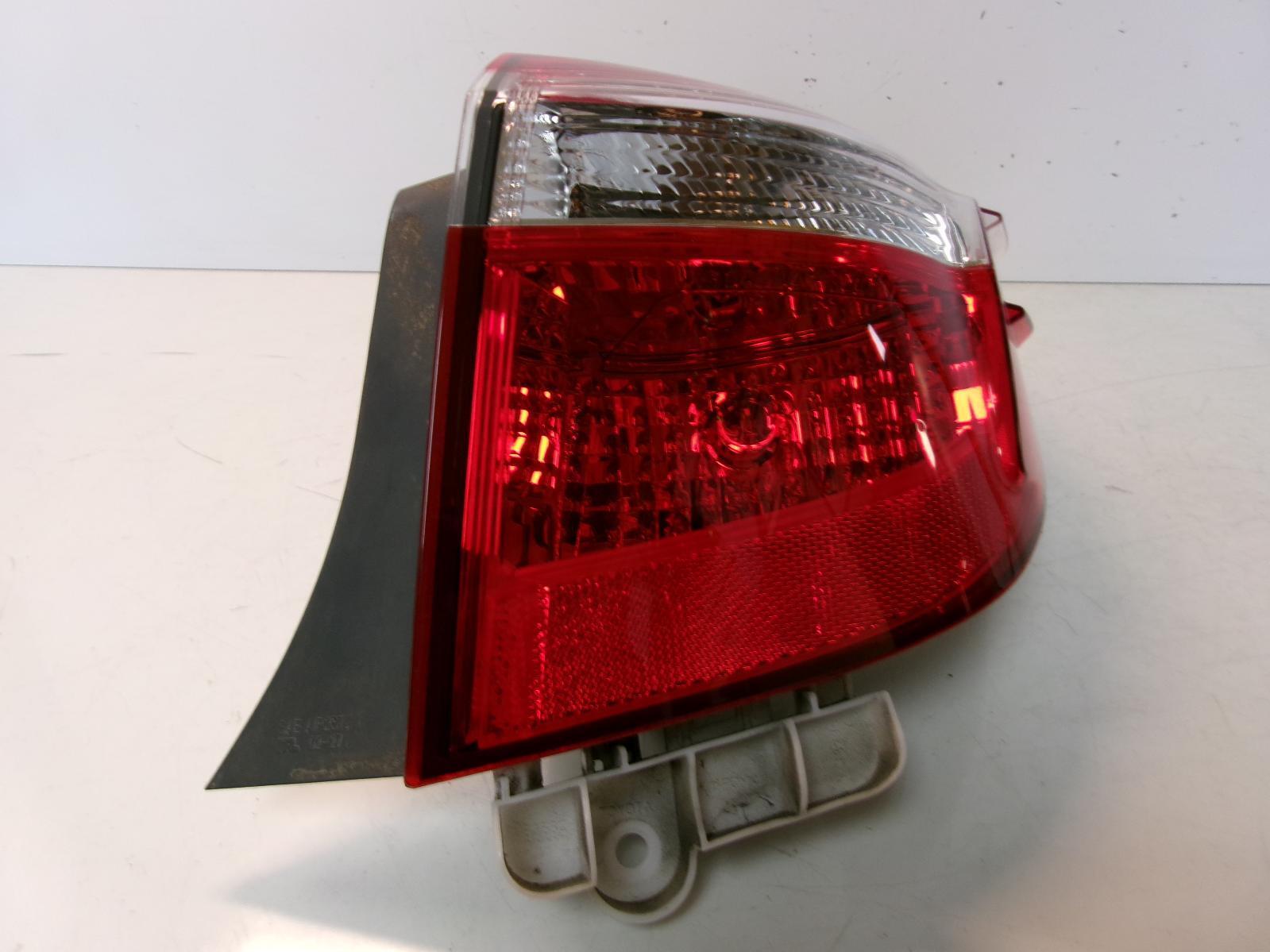 2014 2015 2016 Toyota Corolla Passenger Rh Quarter Panel Outer Tail Light OEM