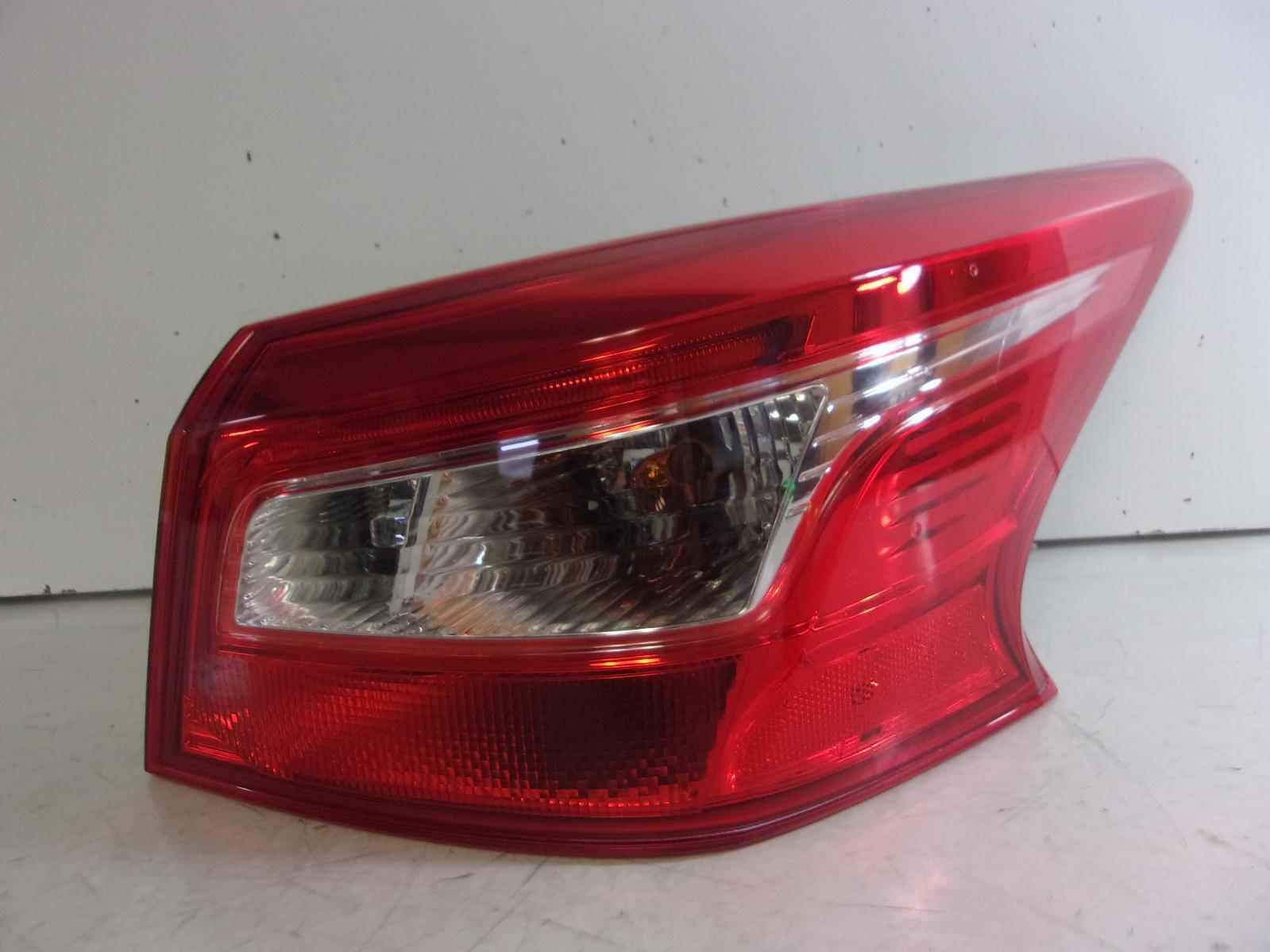 2016 2017 2018 2019 Nissan Sentra Passenger Rh Quarter Panel Tail Light OEM