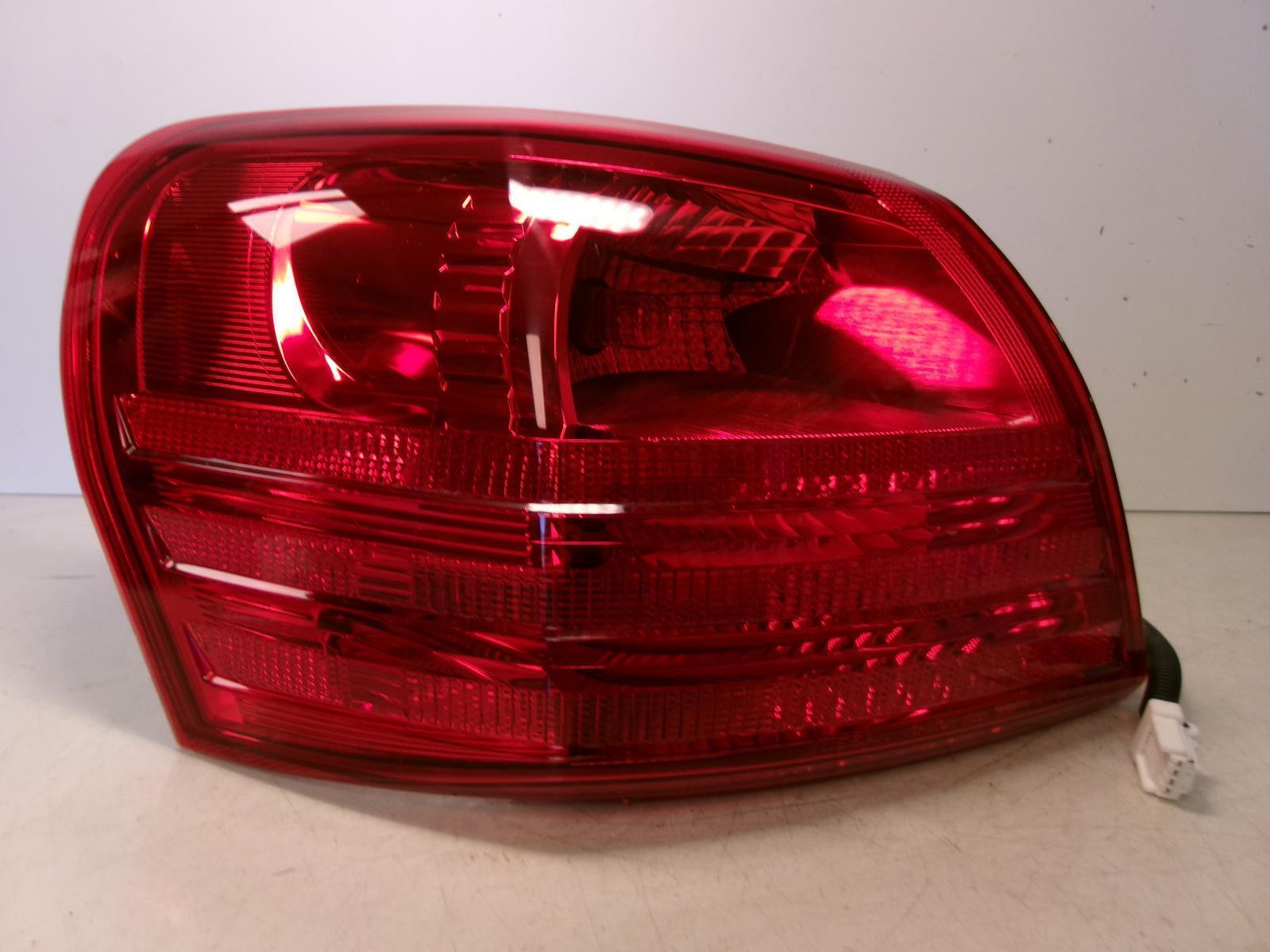 2008 2009 2010 2011 2012 2013 Nissan Rogue Driver Lh Outer Tail Light OEM