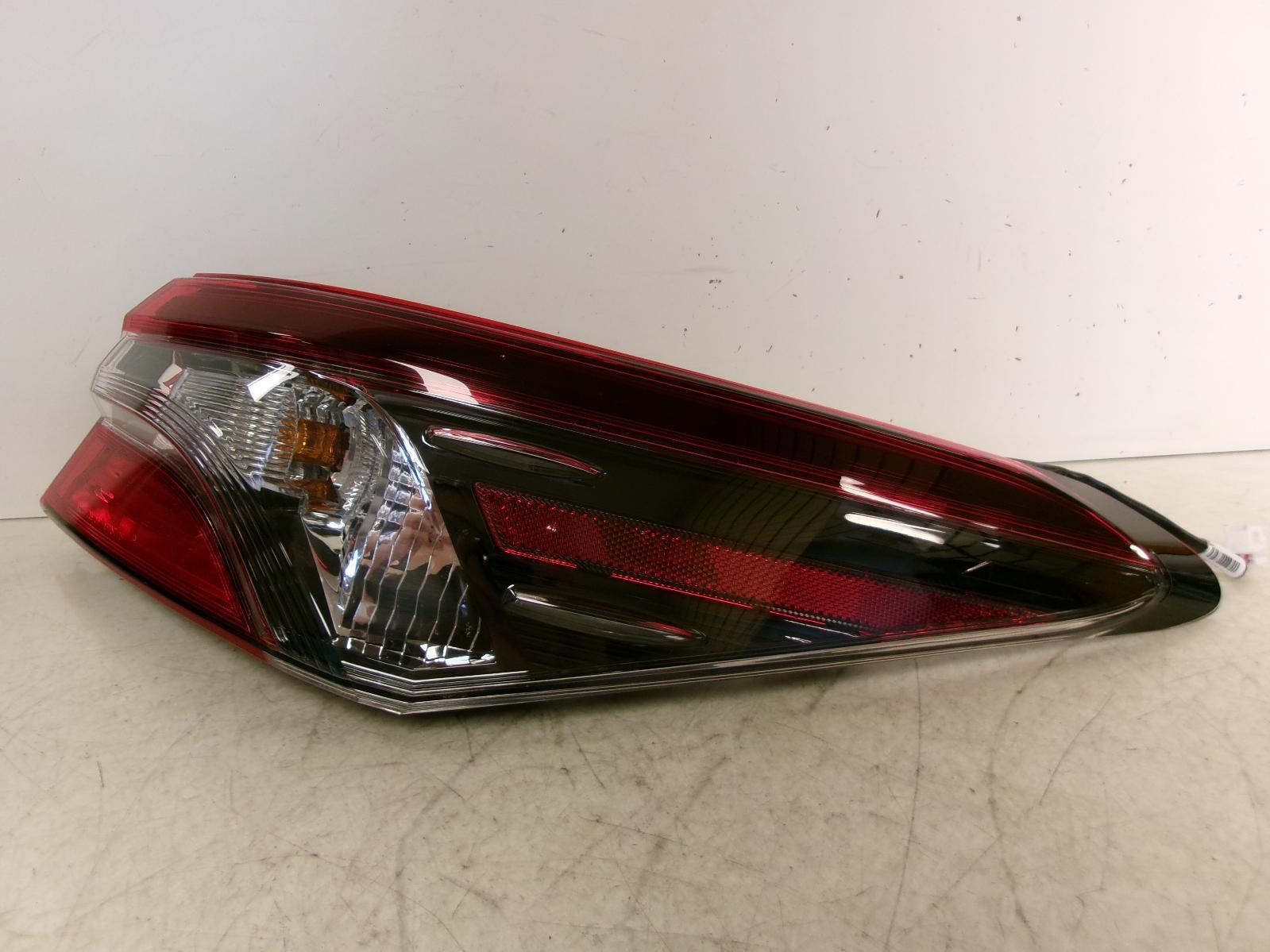 2018 2019 Toyota Camry Passenger Rh Outer Black Trim Tail Light OEM