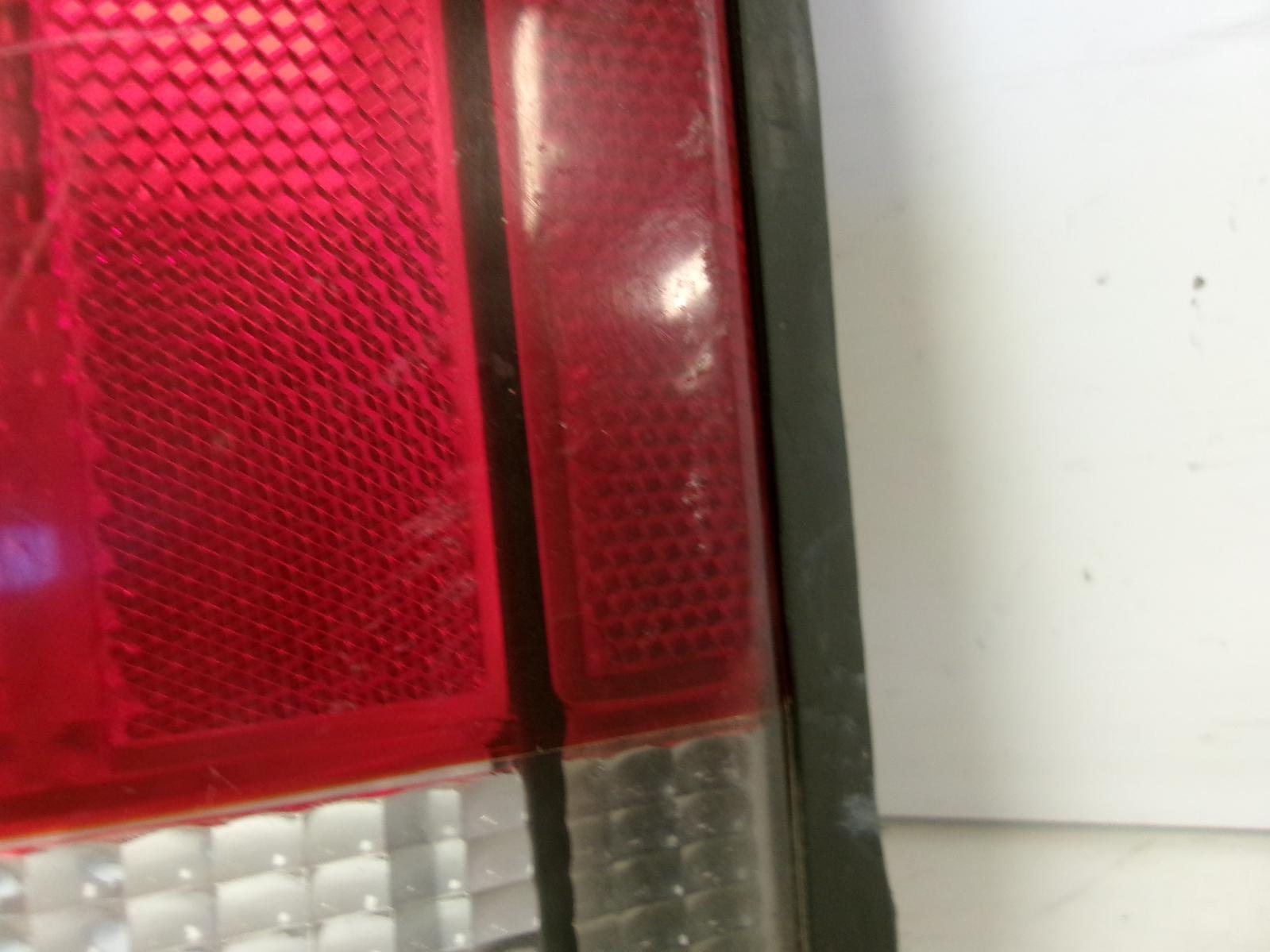 FORD FORD E250 VAN L Taillight L. 95 96 97 98 99 00 01 02 03 04