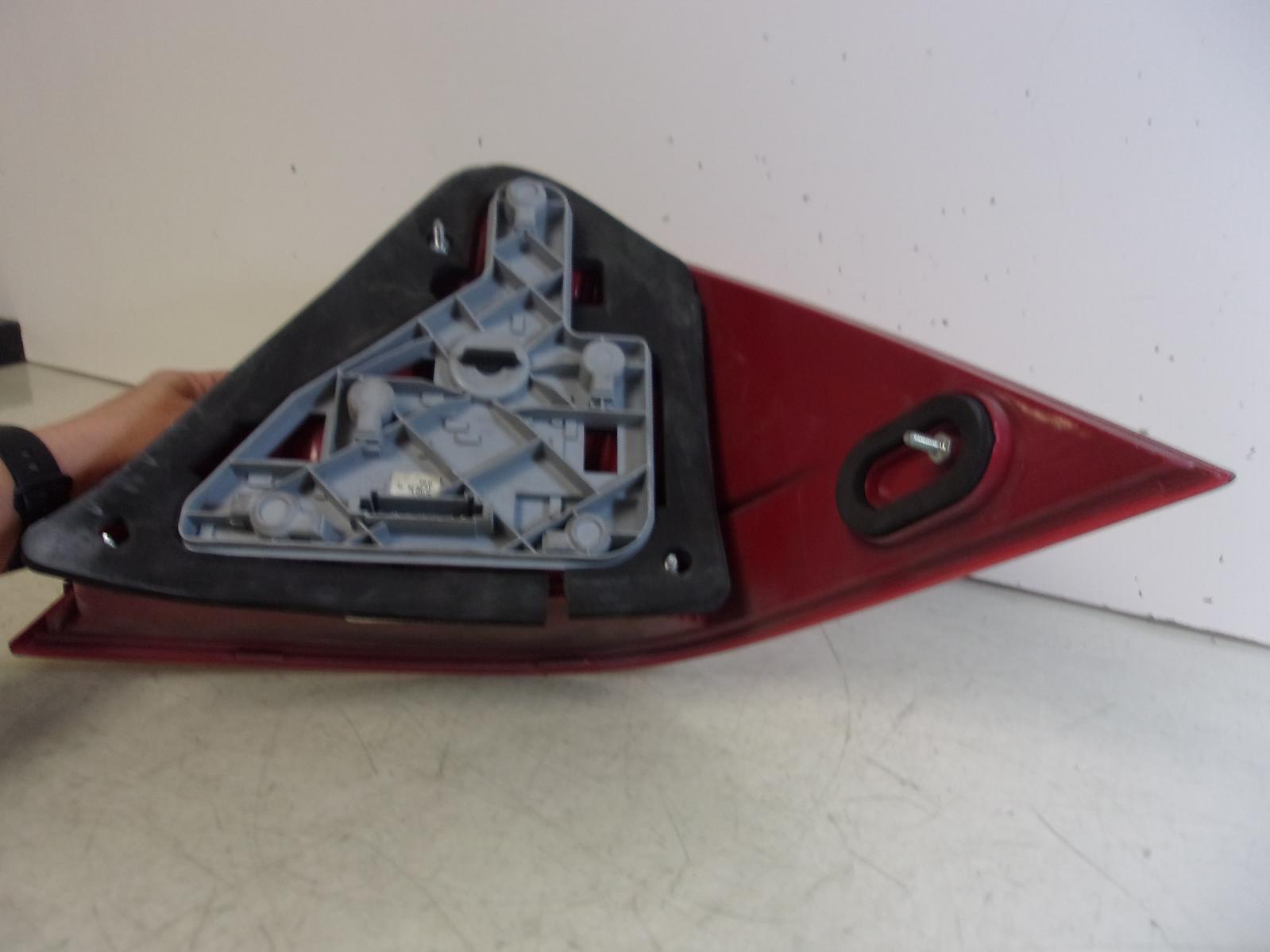 2005 2006 2007 Mercedes C-Class Sedan Driver LH Tail Light OEM