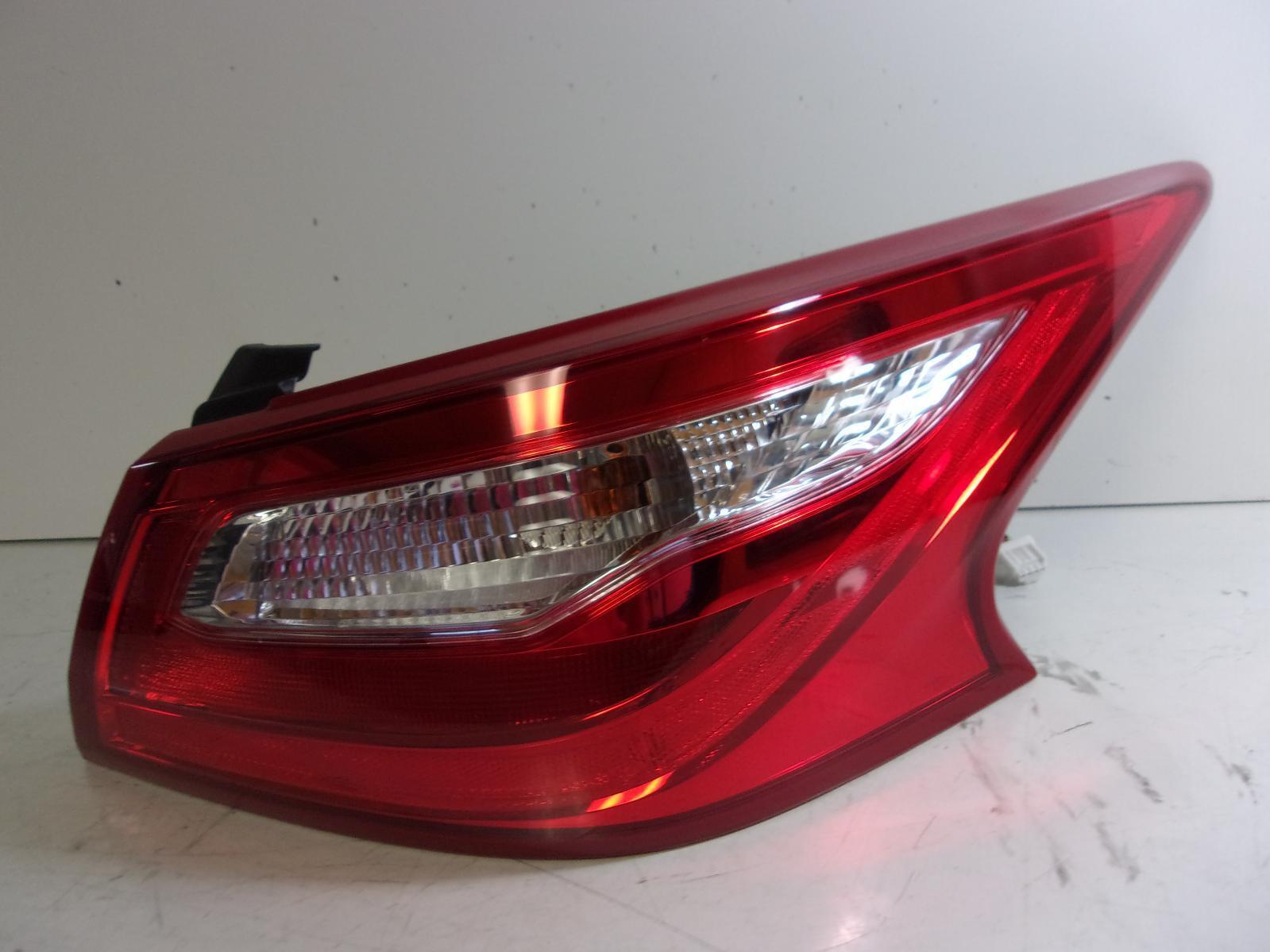 2016 2017 Nissan Altima Passenger Rh Quarter Panel Tail Light OEM