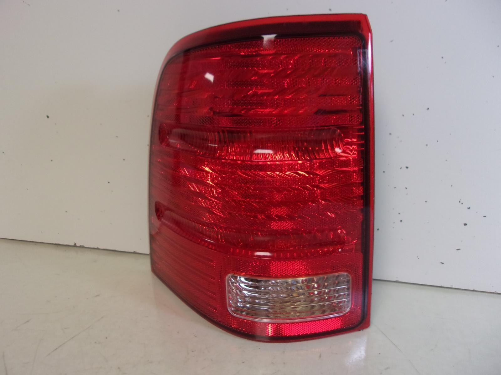 2002 2003 2004 2005 Ford Explorer Driver LH Tail Light OEM