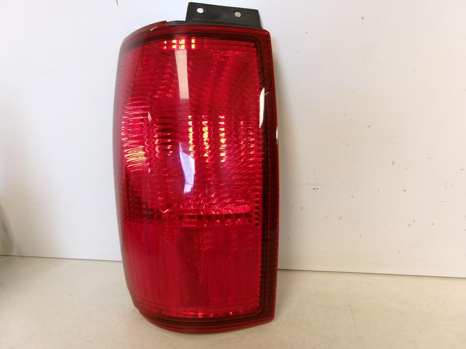 1998 1999 2000 Lincoln Navigator Driver Lh Outer Tail Light OEM - 0