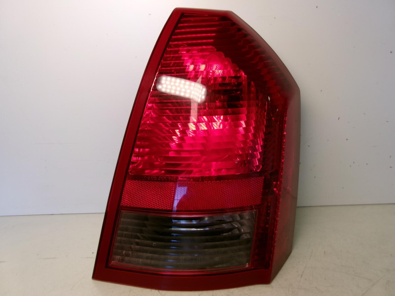 2005 2006 2007 Chrysler 300 C Model Srt8 Passenger Rh Outer Tail Light OEM