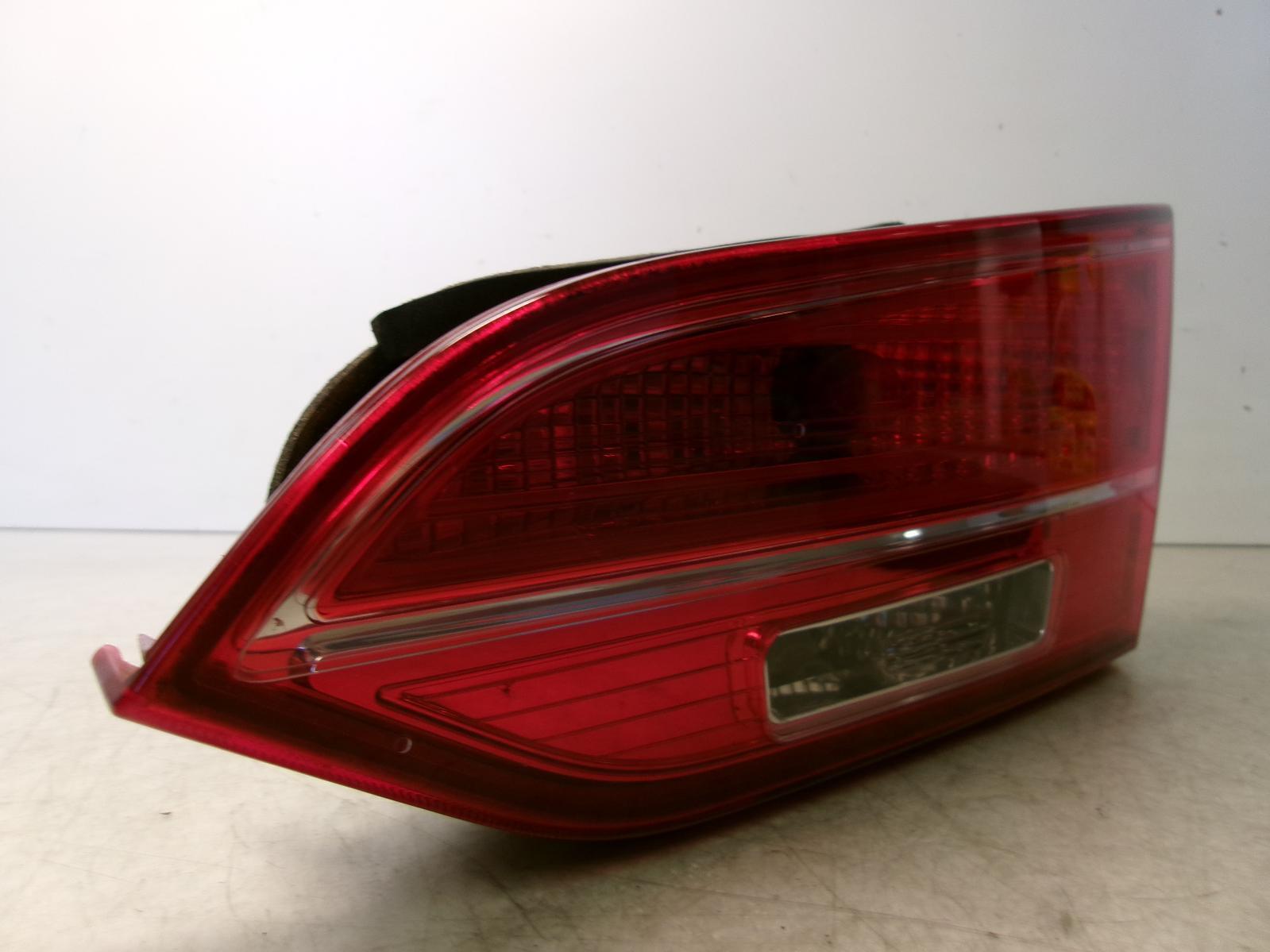 2013 - 2016 Hyundai Santa Fe Sport Passenger Rh Incandescent Lid Tail Light OEM