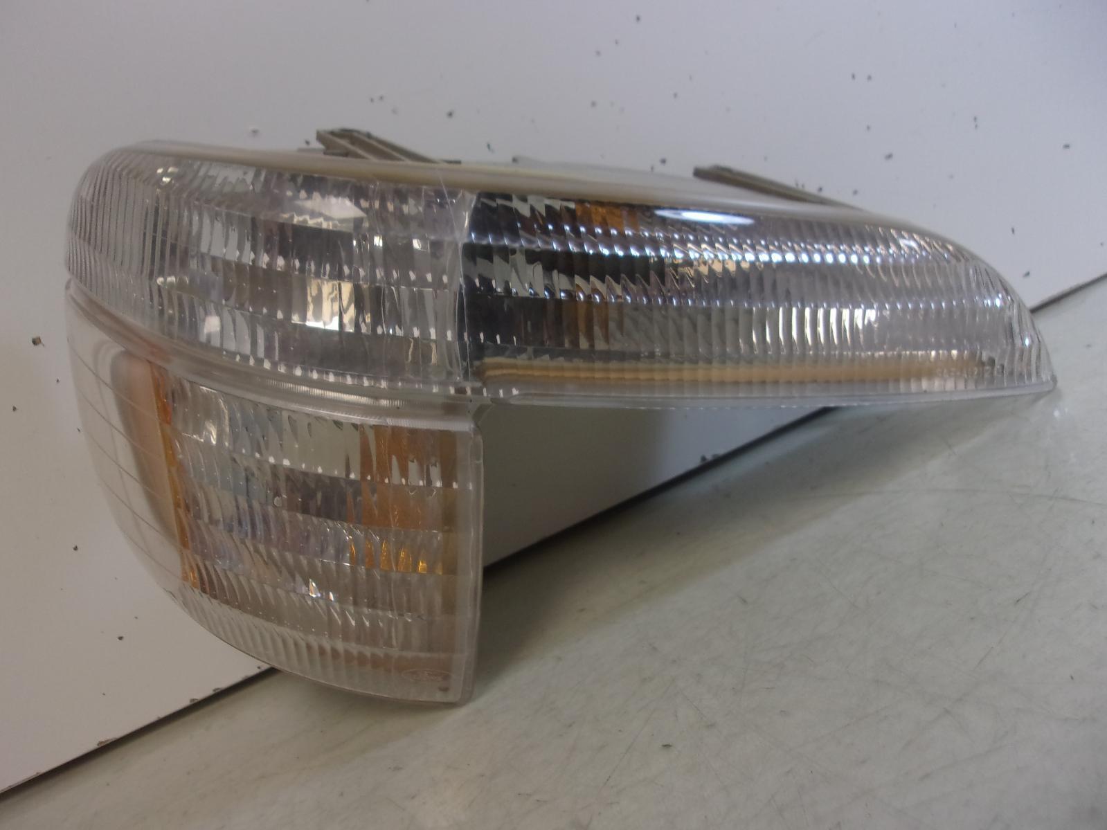 1995 - 2000 Ford Explorer Passenger RH Park Light - Turn Signal OEM