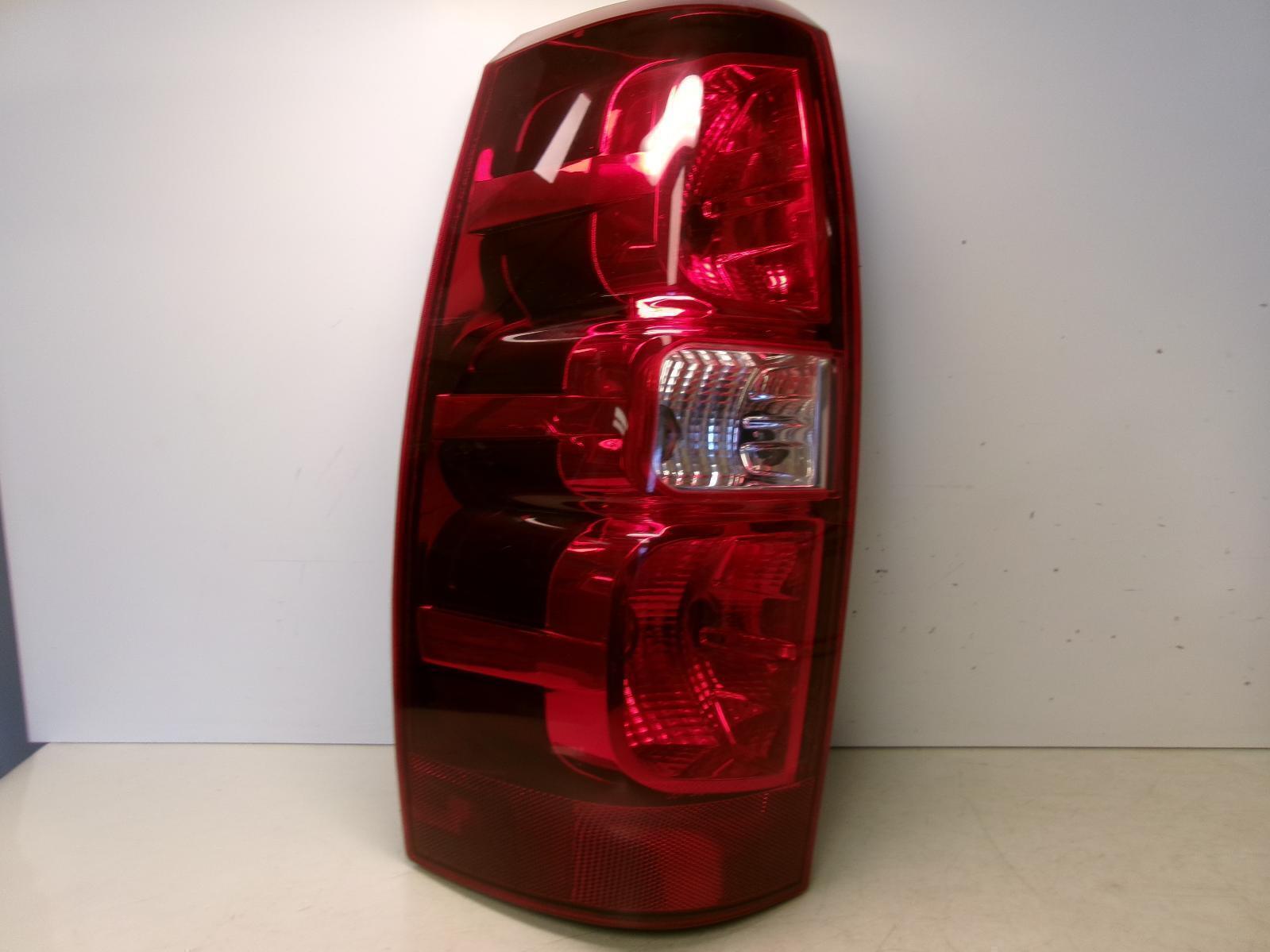 2007 - 2013 Chevrolet Avalanche Driver Lh Incandescent Outer Tail Light OEM