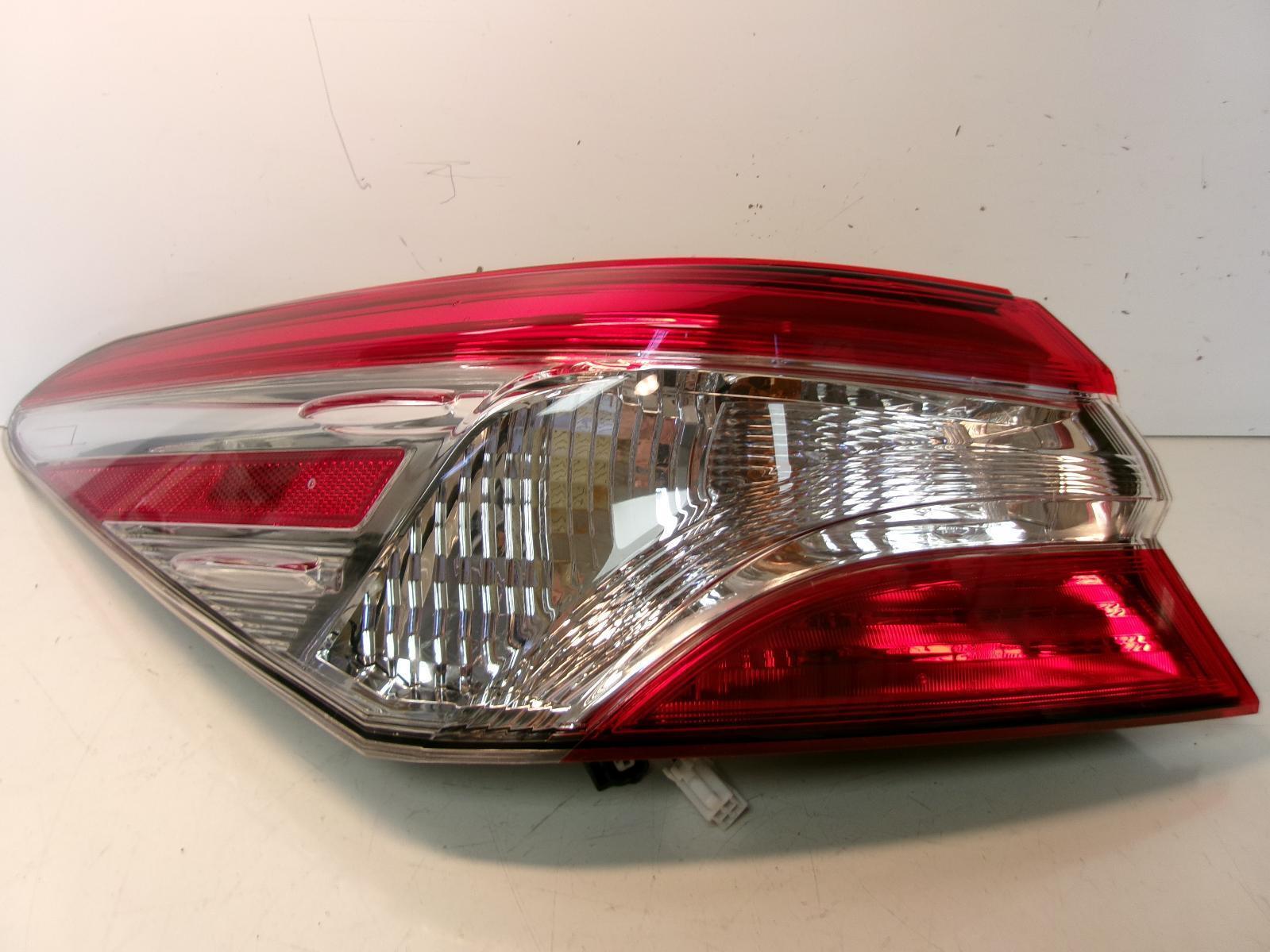 2018 2019 Toyota Camry Driver Lh Quarter Panel Incandescent Tail Light OEM