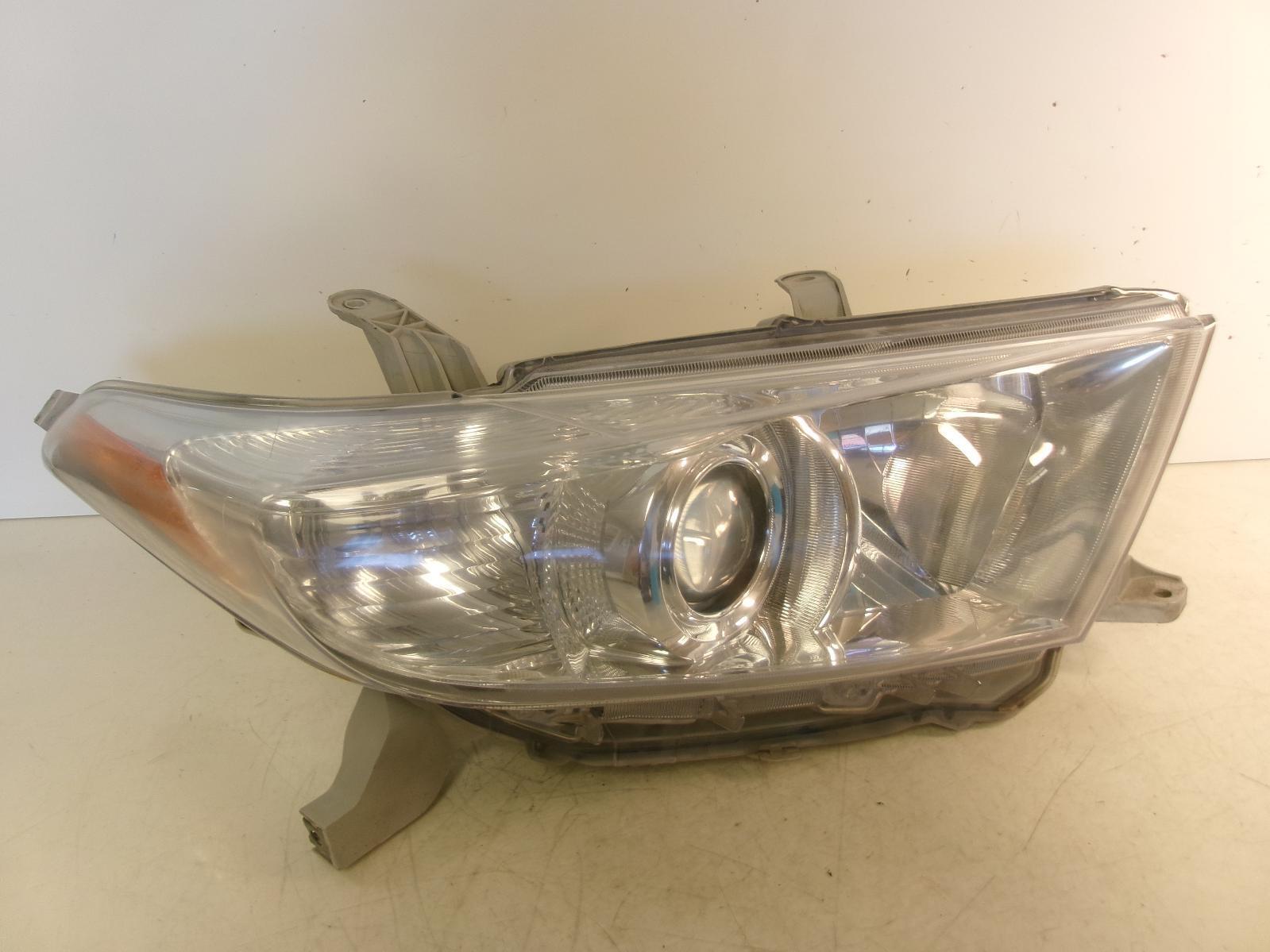 2011 2012 2013 Toyota Highlander Passenger Rh Halogen Headlight OEM