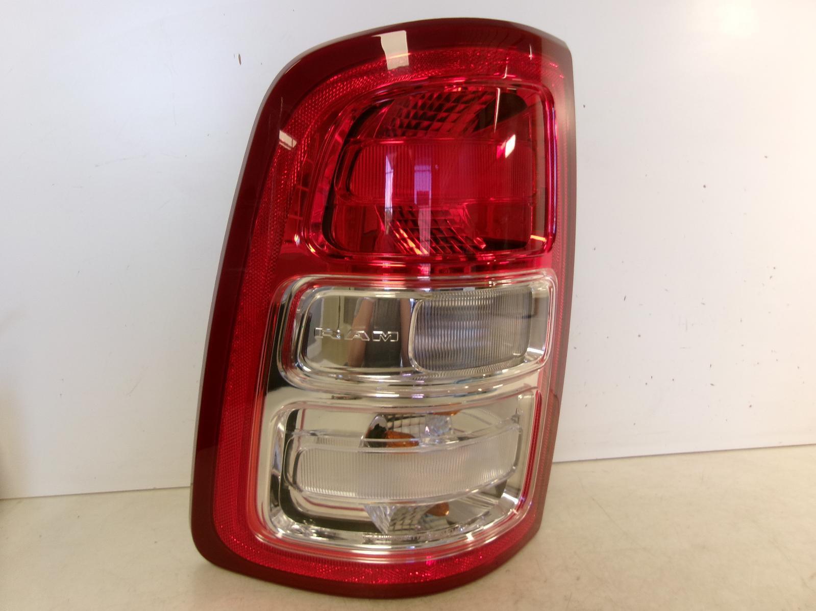 DODGE DODGE 2500 PICKUP L Taillight incandescent, red trim, L. 19 20 21 22 23