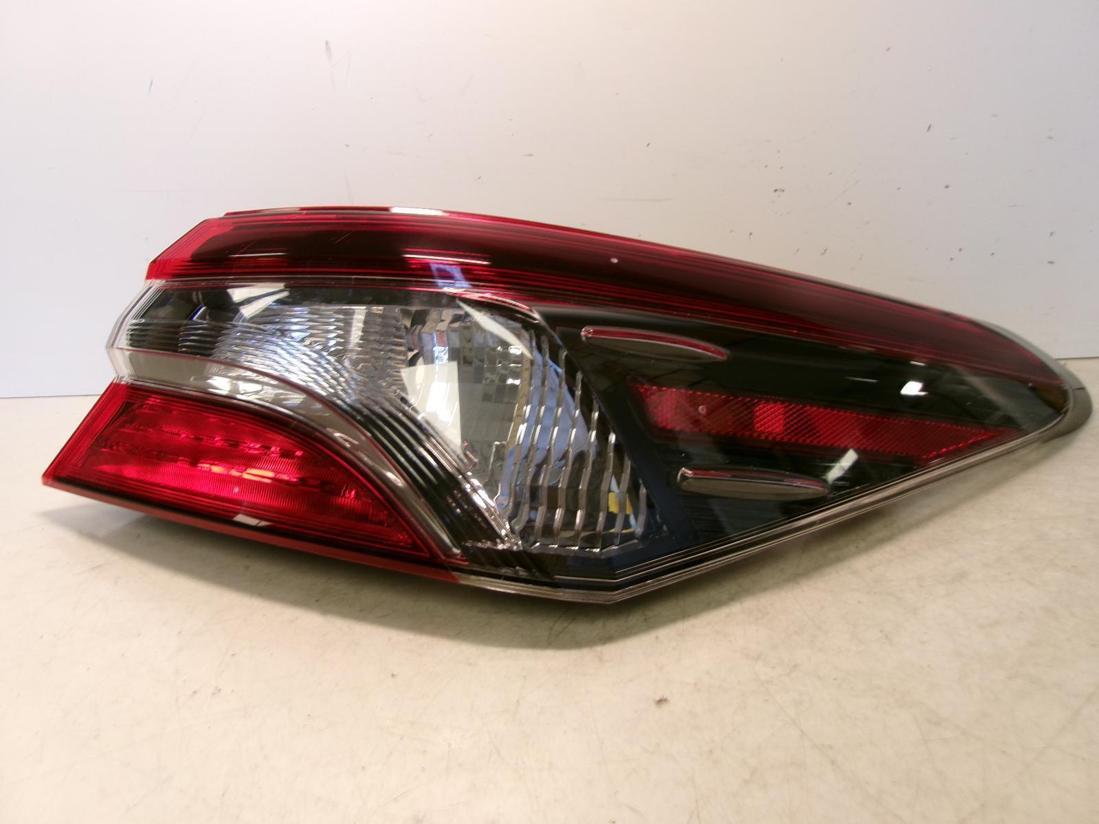 2018 2019 Toyota Camry Passenger Rh Outer Smoked Tail Light OEM