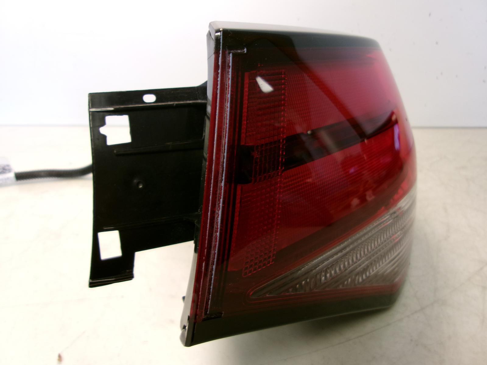 2020 2021 2022 Nissan Sentra Passenger Rh Outer Quarter Panel Tail Light Oem