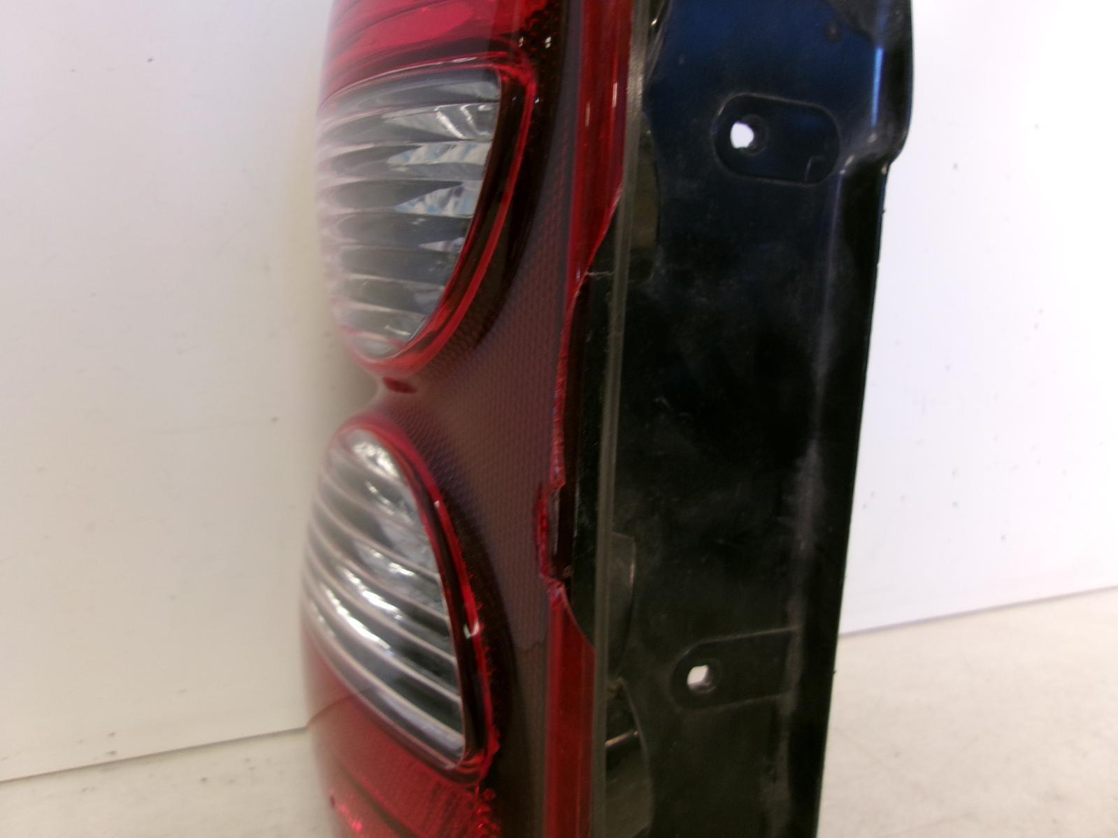 2005 2006 Jeep Liberty Driver Lh Outer Quarter Panel Tail Light OEM