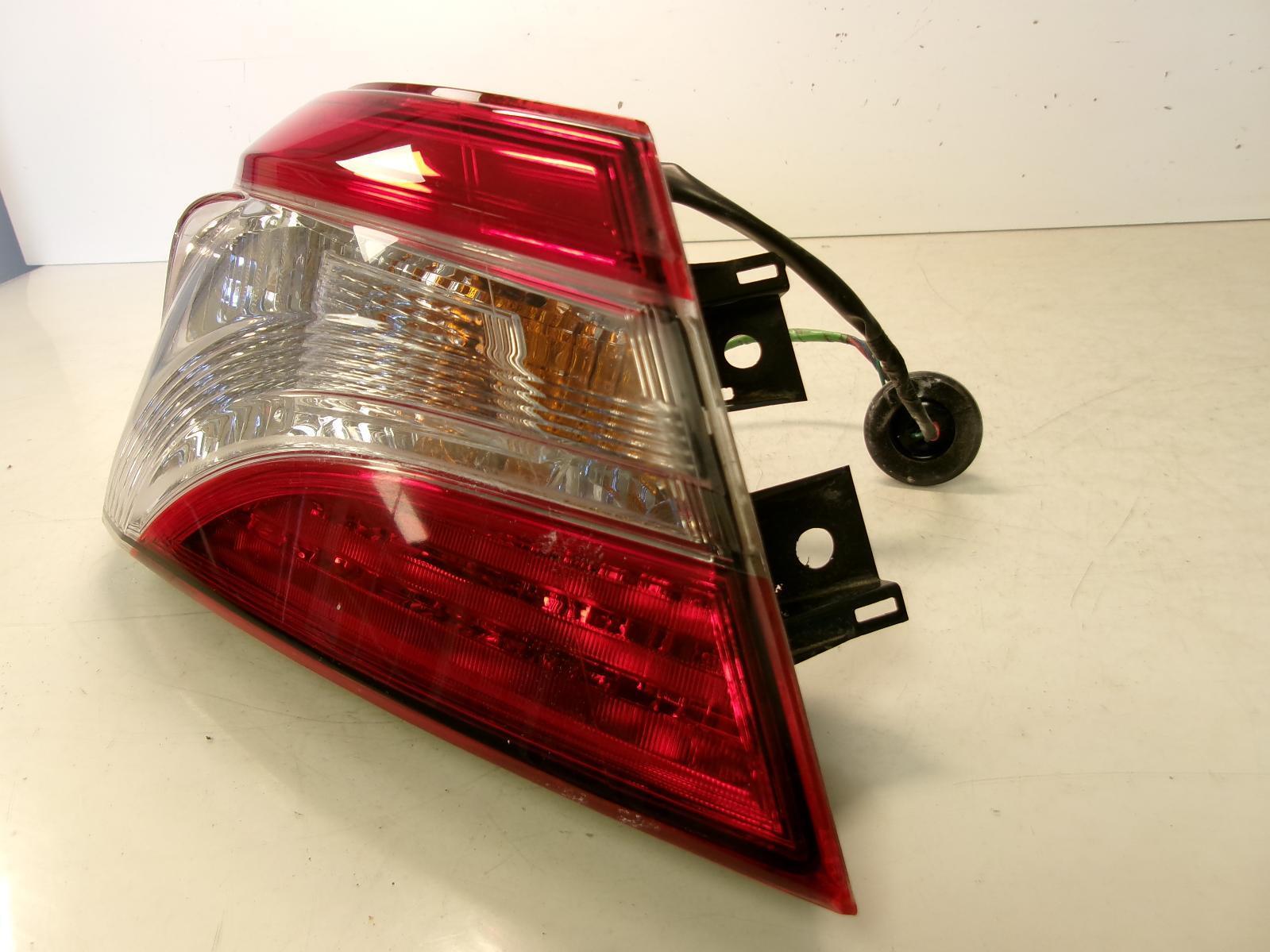 2018 - 2023 Toyota Camry Driver Lh Outer Quarter Panel Tail Light OEM