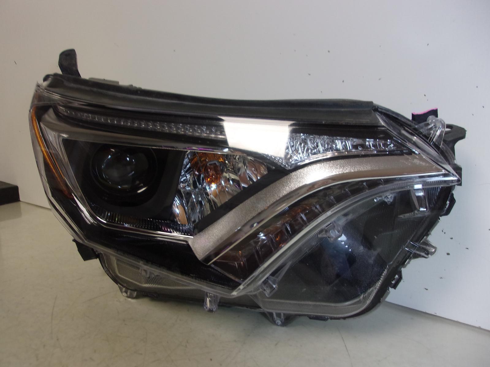 Fits 2016 2017 2018 Toyota Rav4 Passenger Rh Halogen Headlight by Eagle Eyes