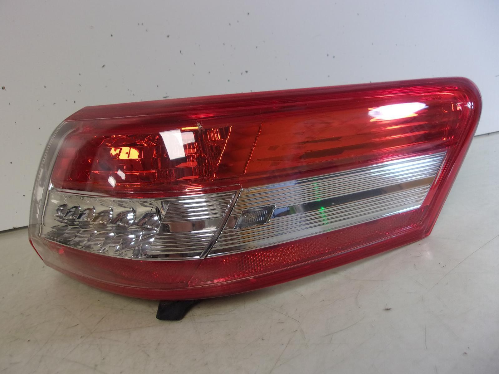 2010 2011 Toyota Camry Passenger RH LED Quarter Panel Tail Light OEM