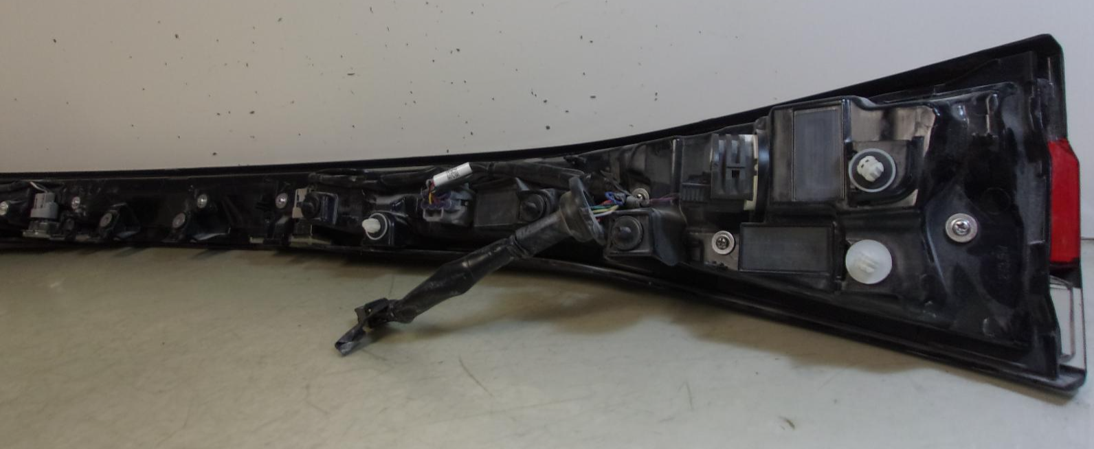 2023 - 2024 Lexus RX350 / RX350h / RX450h+ / RX500h Rear Center Tail Light OEM