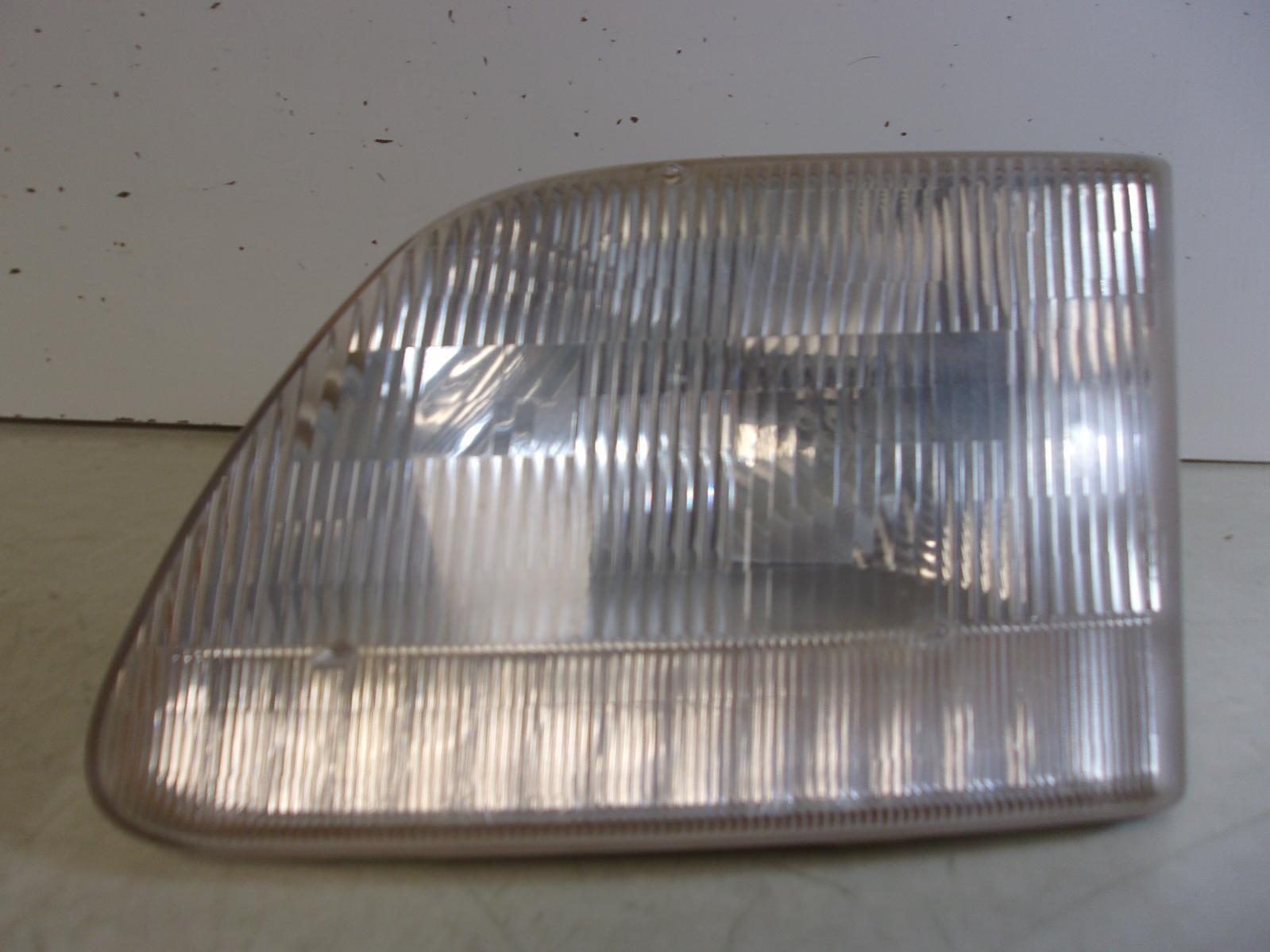 1997-2002 Ford Expedition 1997-2004 F150 1997-1999 F250 Driver LH Headlight OEM