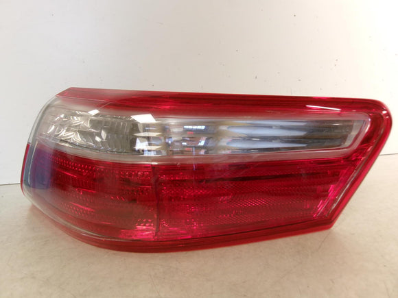 2007 2008 2009 Toyota Camry Passenger RH Outer Quarter Panel Tail Light OEM