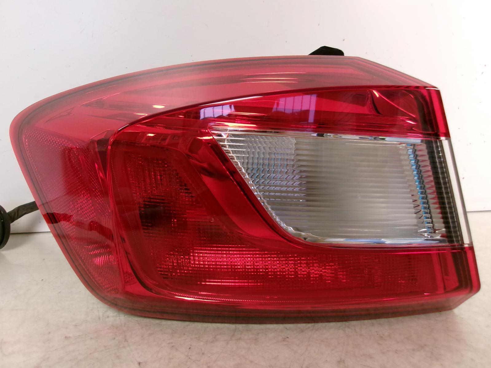 2016 2017 2018 Chevrolet Cruze Sedan Driver Outer Quarter Panel Tail Light OEM