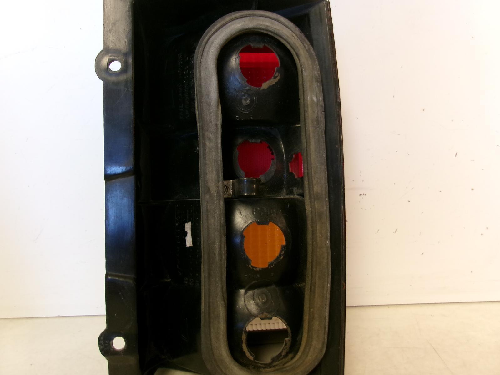 1984 - 1996 Jeep Cherokee Driver Lh Outer Quarter Panel Tail Light OEM