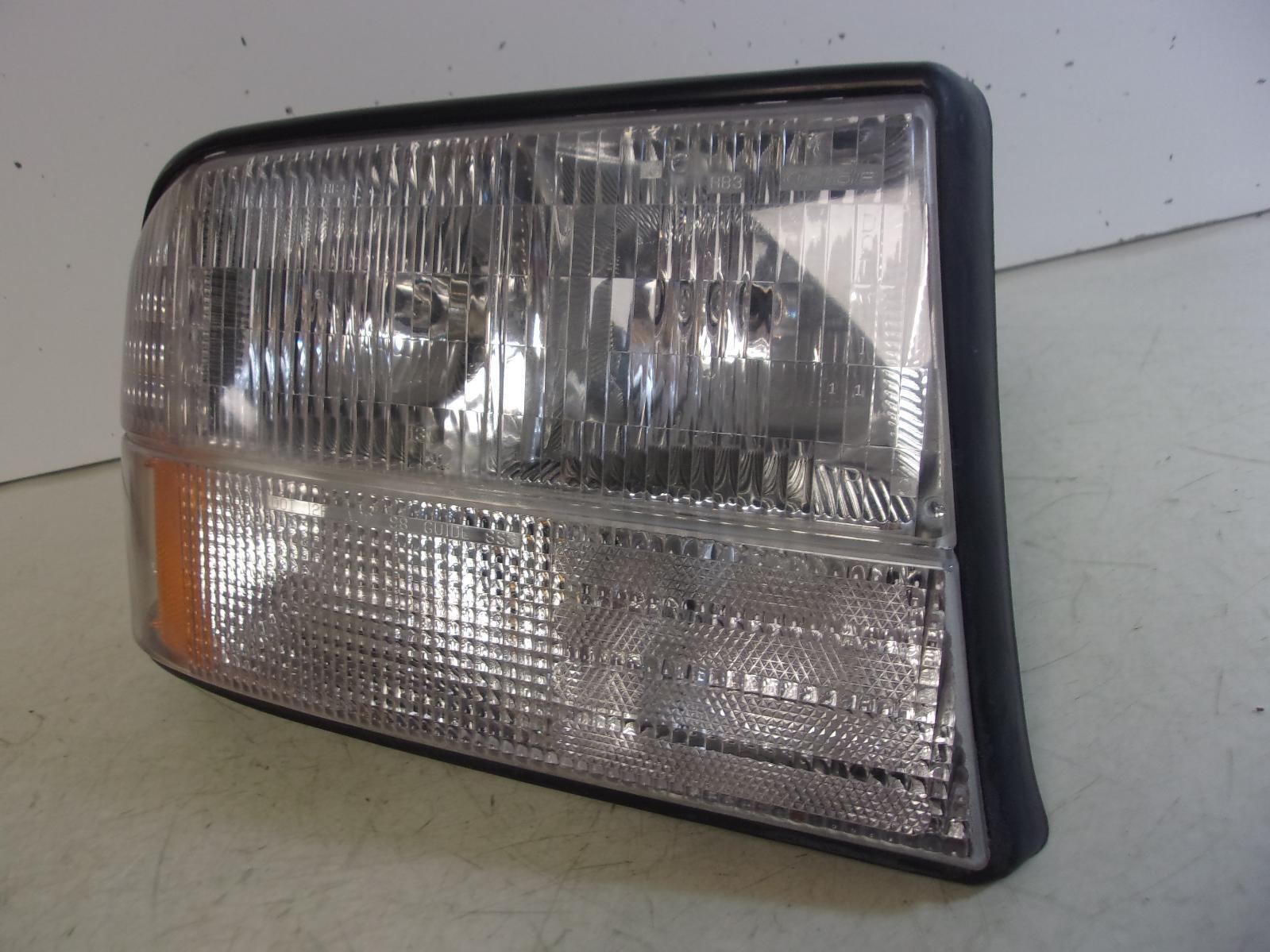 1998-2004 Chevrolet S10 Blazer / Sonoma Passenger RH Headlight OEM