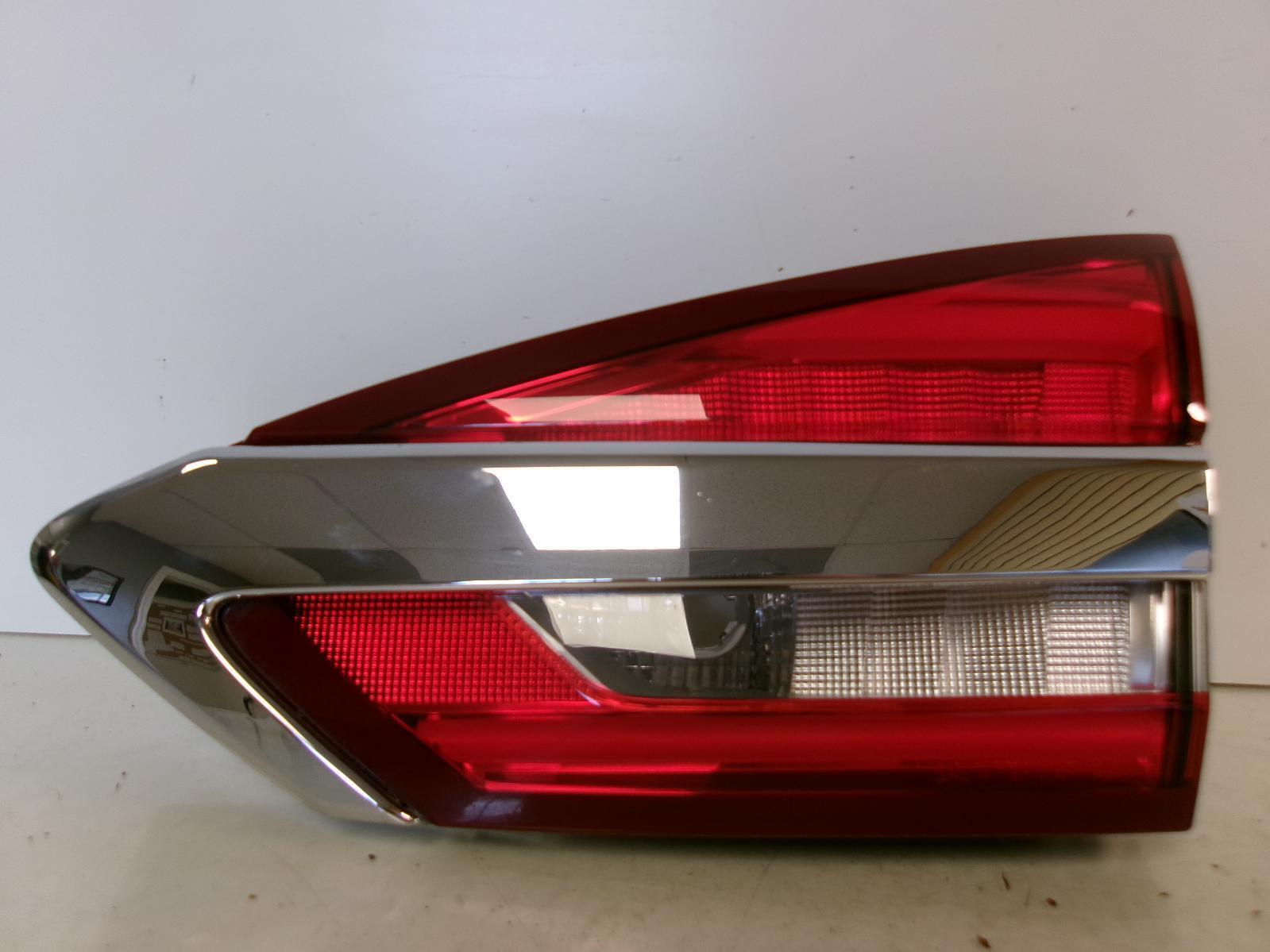 2017 2018 Ford Fusion Passenger Rh Inner Lid Tail Light OEM